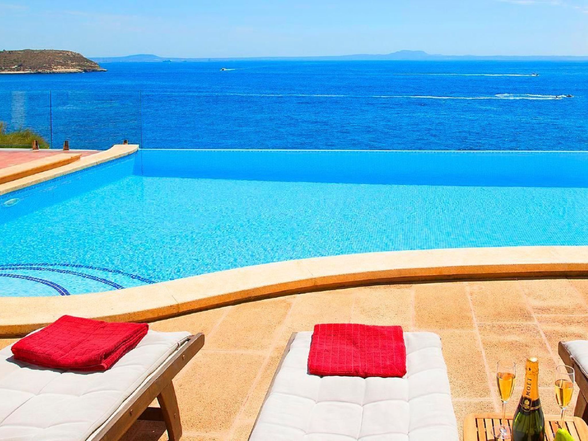 Spektakuläre Villa am Meer-Binnen