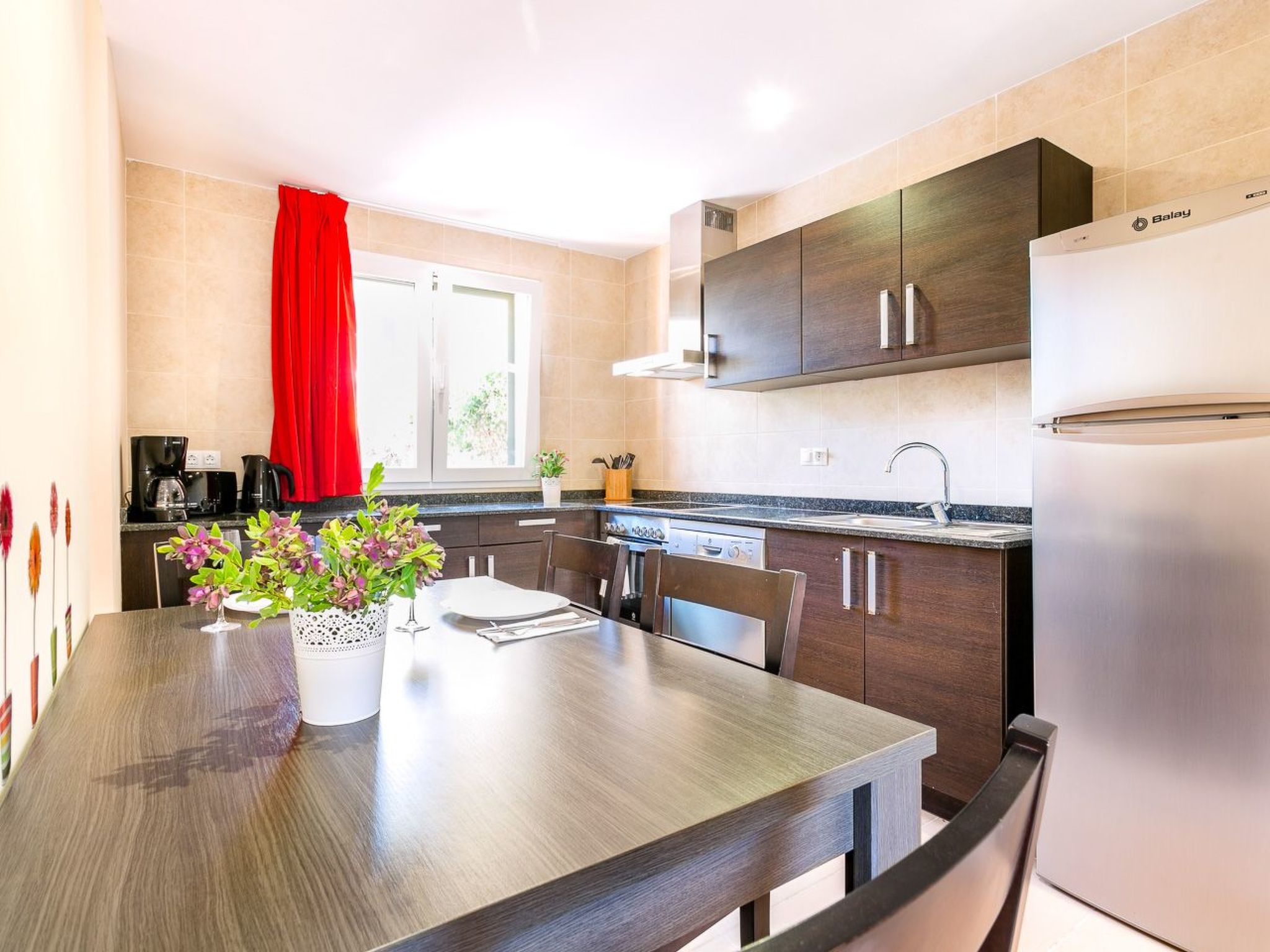 Mediterrane Doppelhaushälfte mit Garten