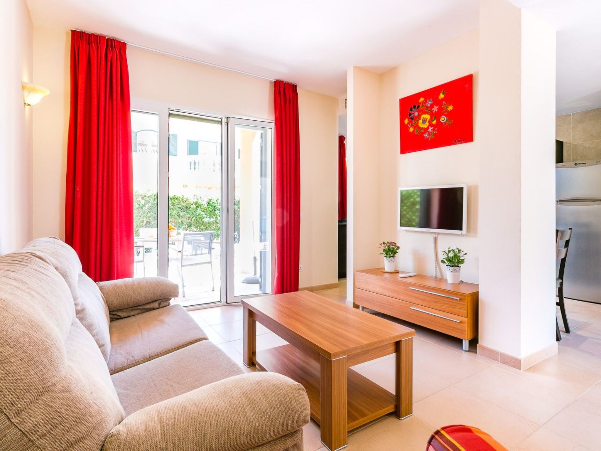 Mediterrane Doppelhaushälfte mit Garten-Binnen