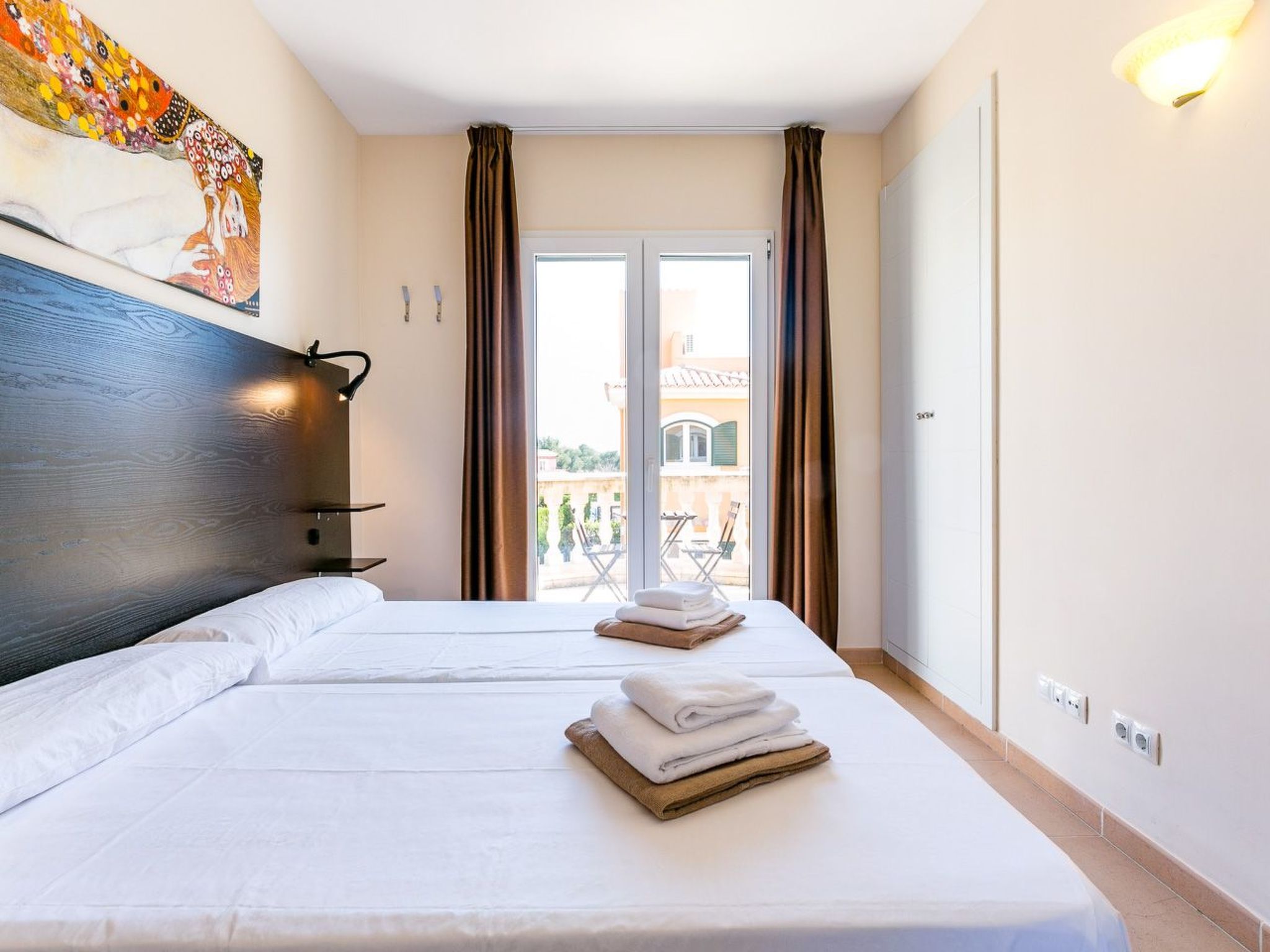 Mediterrane Doppelhaushälfte mit Garten-Image-tags.info