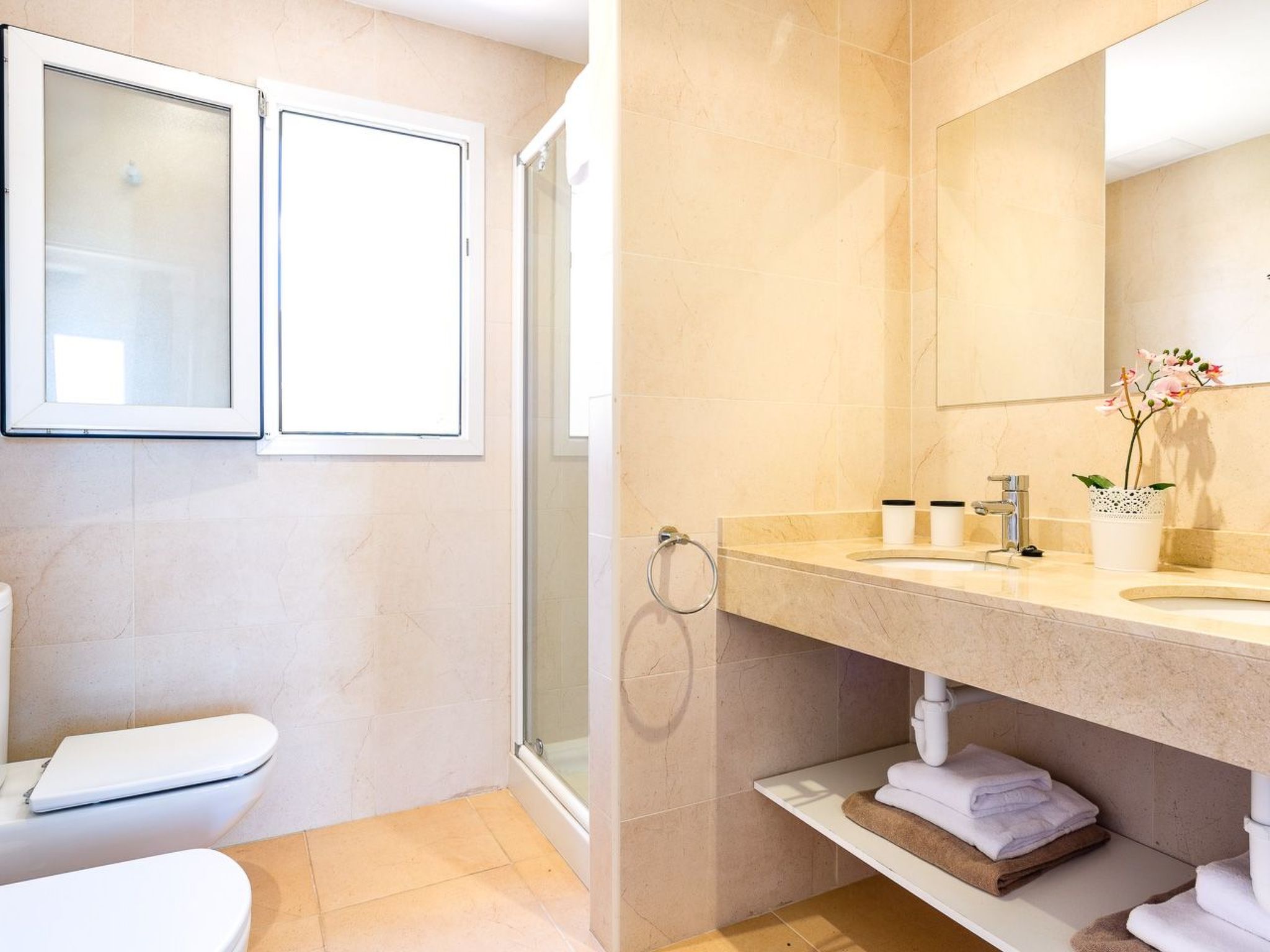 Mediterrane Doppelhaushälfte mit Garten-Image-tags.info