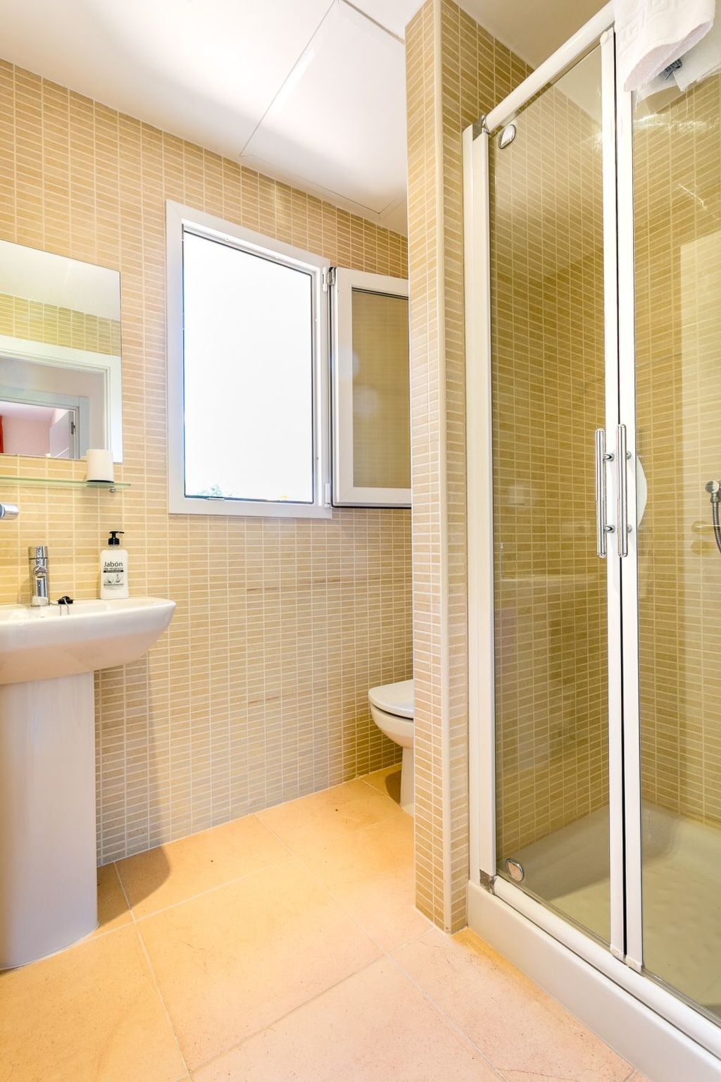 Mediterrane Doppelhaushälfte mit Garten-Image-tags.info