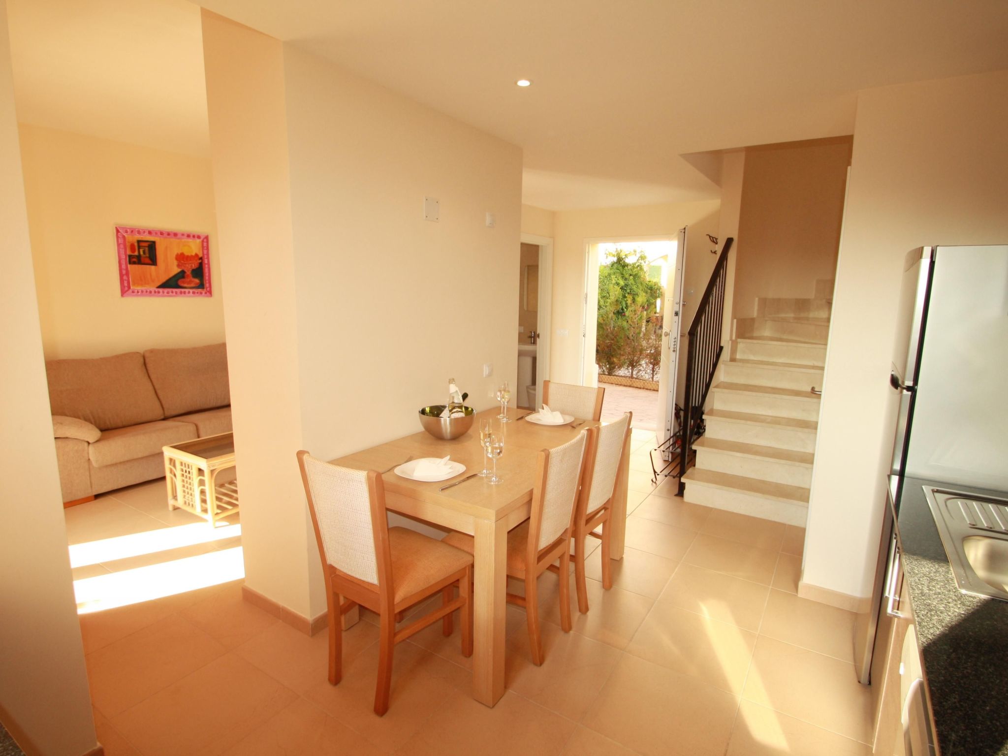 Mediterranes Ferienhaus mit privatem Garten-Drinnen