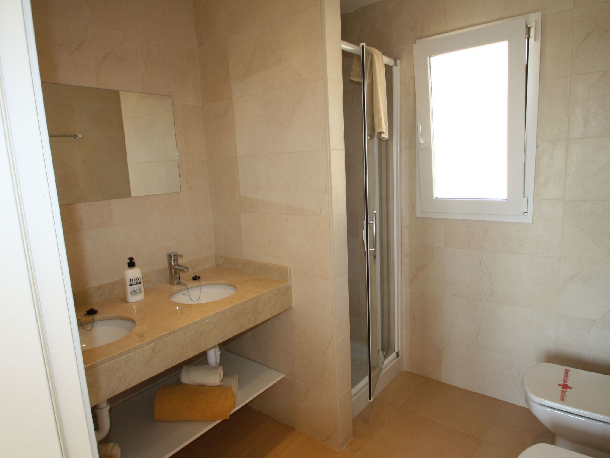 Mediterranes Ferienhaus mit privatem Garten-Drinnen