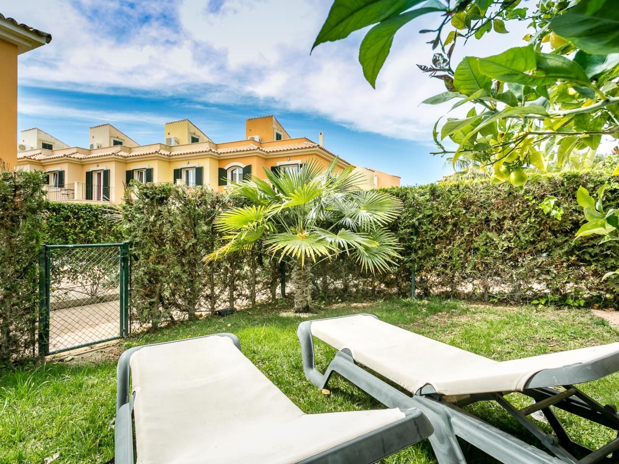 Mediterranes Ferienhaus mit offener Terrasse