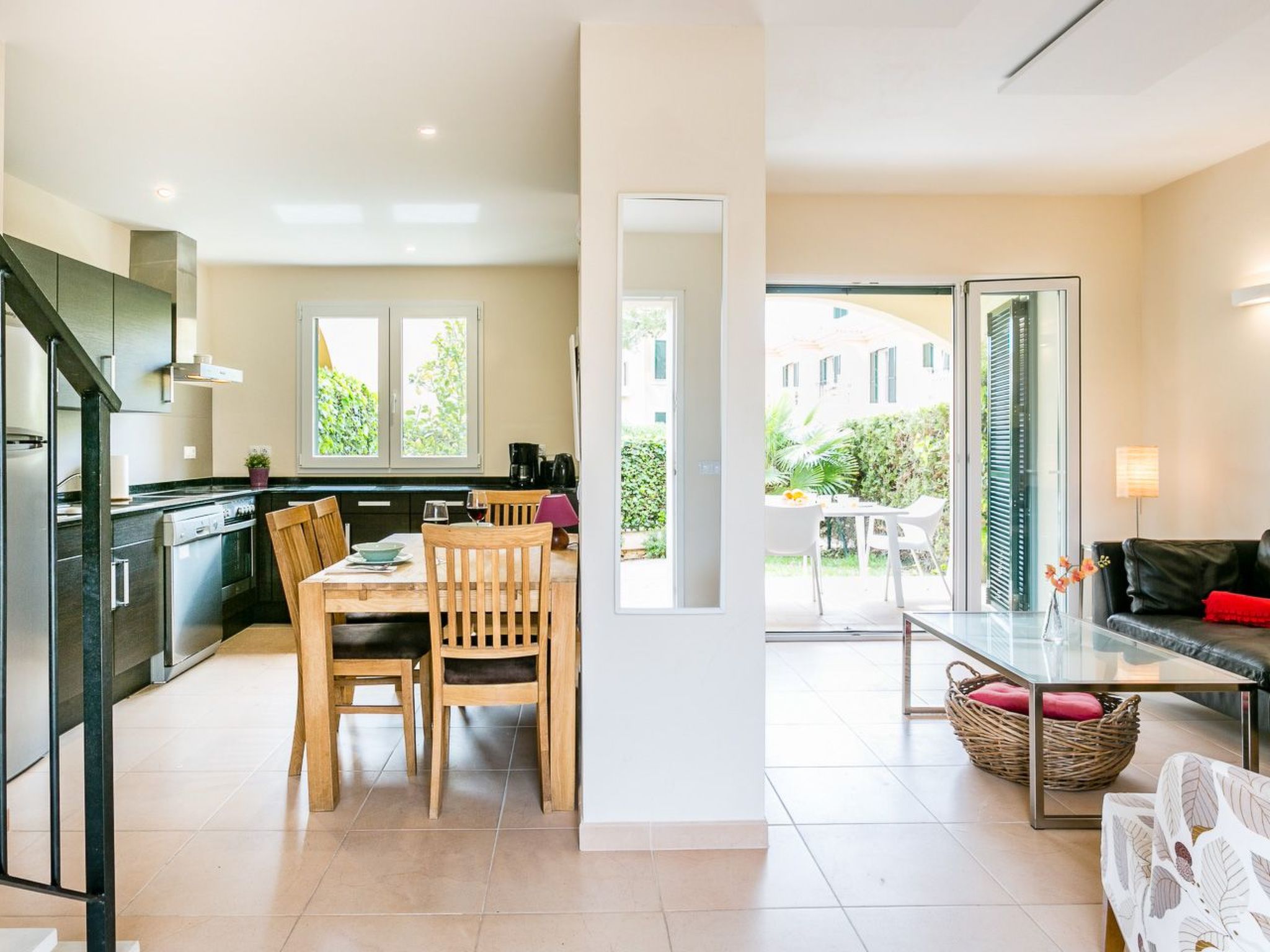 Mediterranes Ferienhaus mit offener Terrasse-Image-tags.info