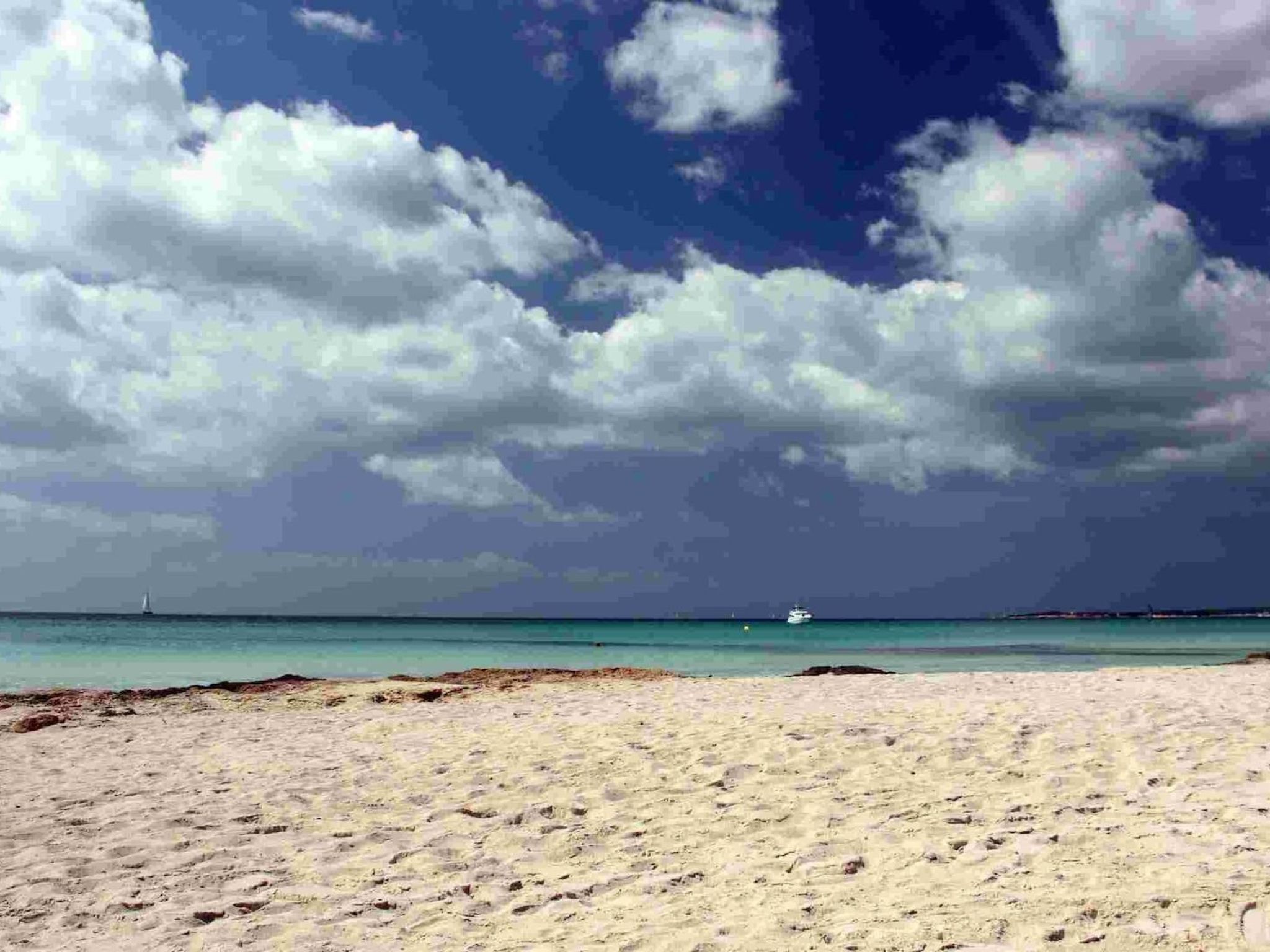 Mediterranes Ferienhaus mit offener Terrasse-Buiten