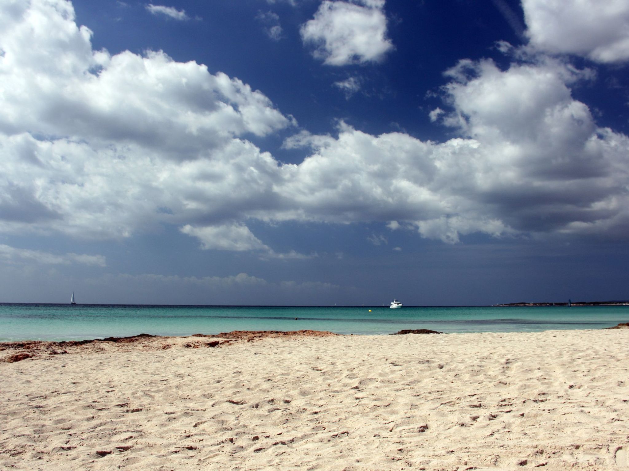 Mediterranes Ferienhaus mit offener Terrasse-Image-tags.info