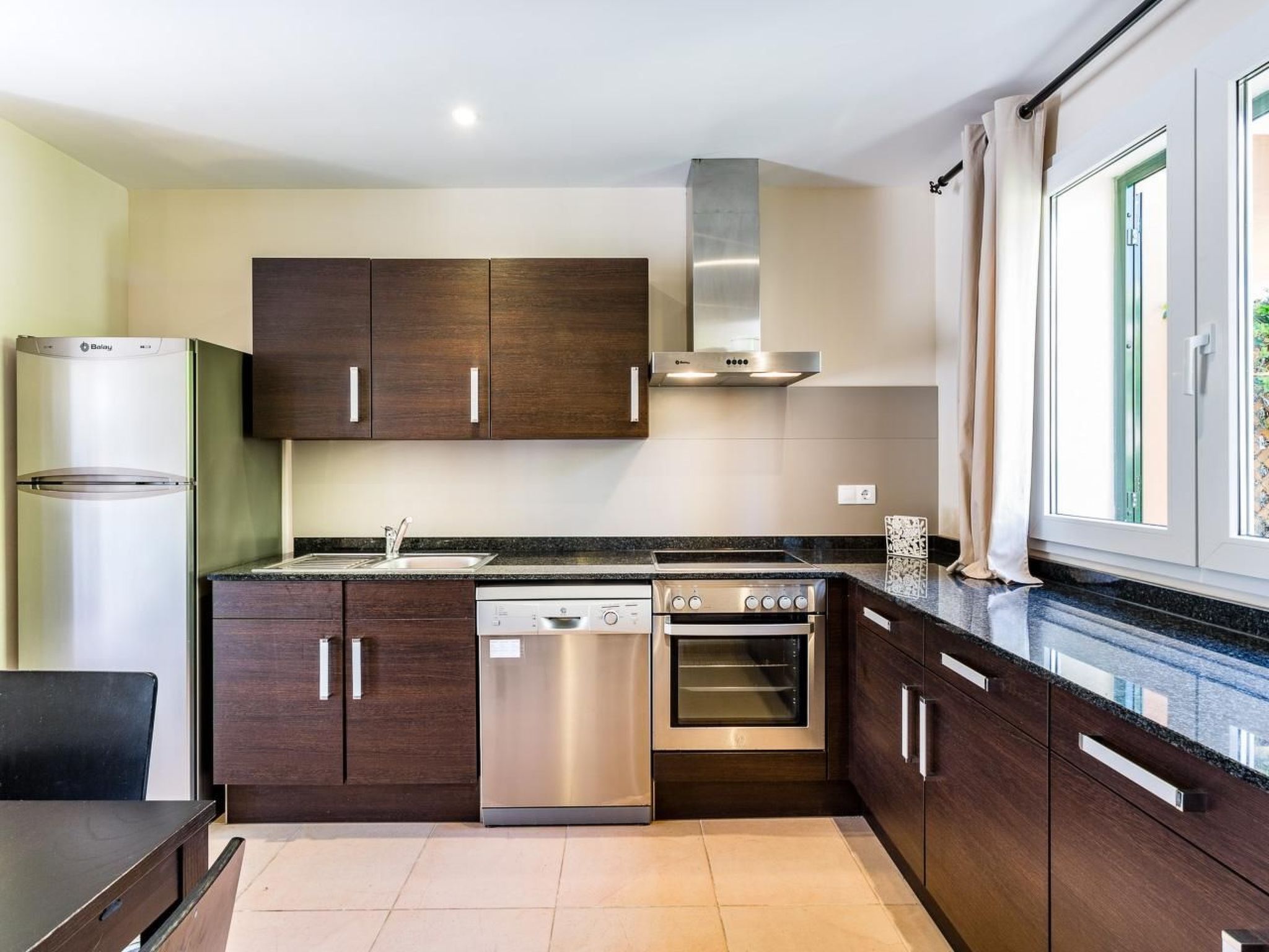 Strandnahes Ferienhaus mit Terrasse-Binnen