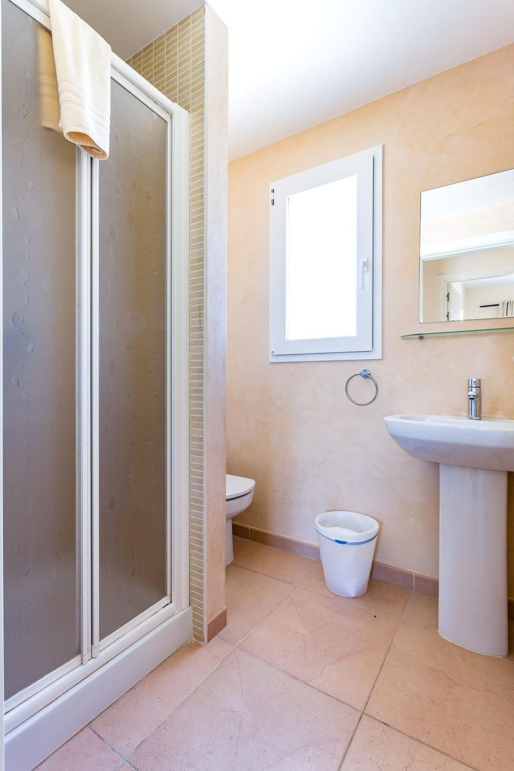 Strandnahes Ferienhaus mit Terrasse-Binnen