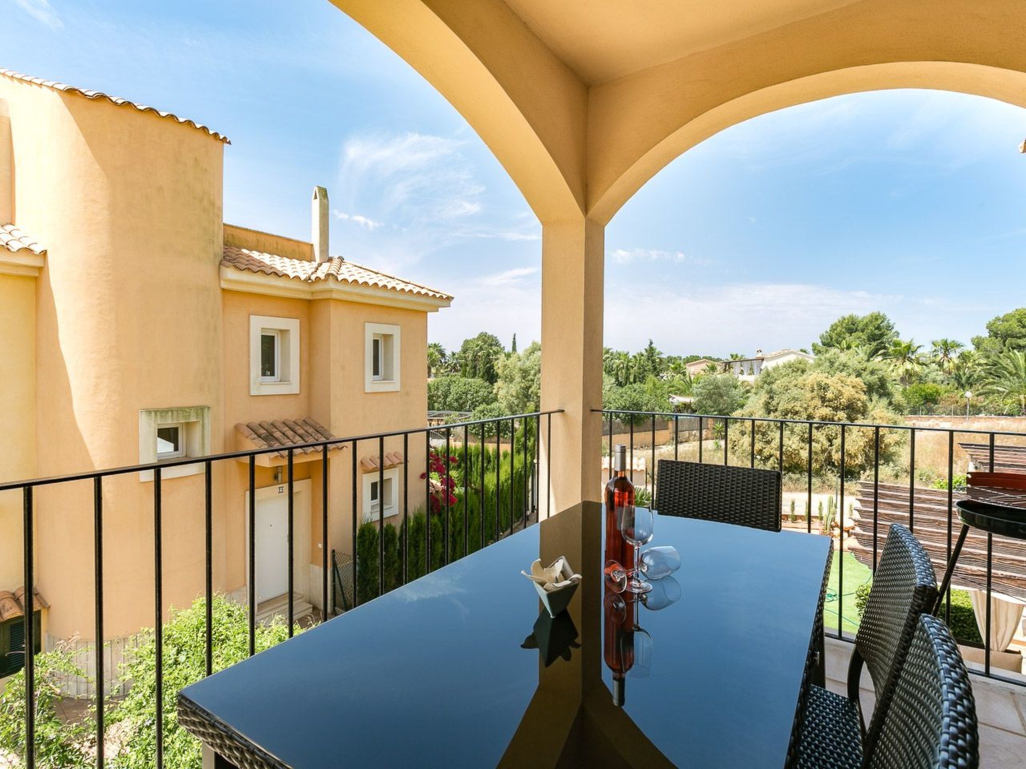 Wohnung mit gemeinsamem Pool, Grill und Meerblick