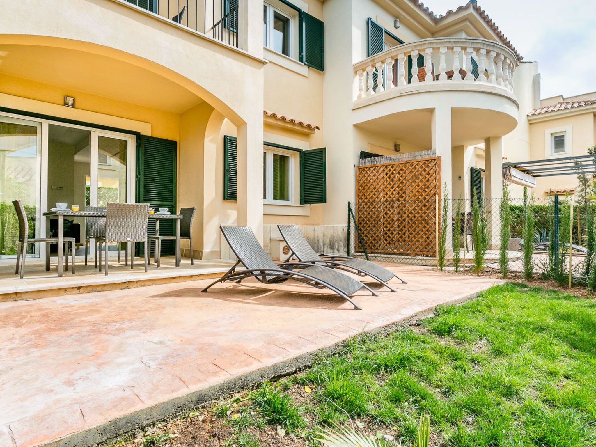 mit Dachterrasse und Meerblick