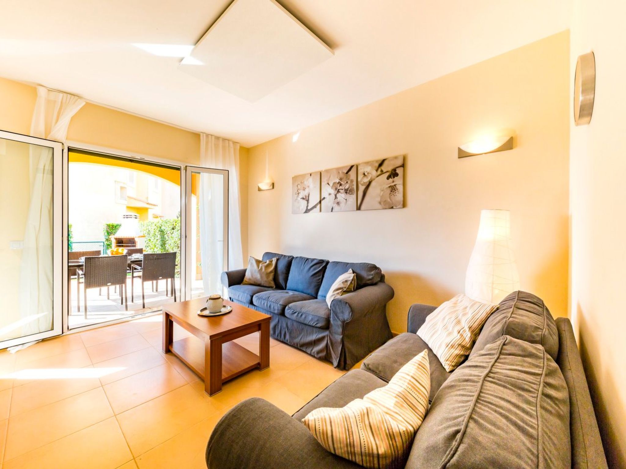 Strandnahes Ferienhaus mit schönem Garten-Binnen