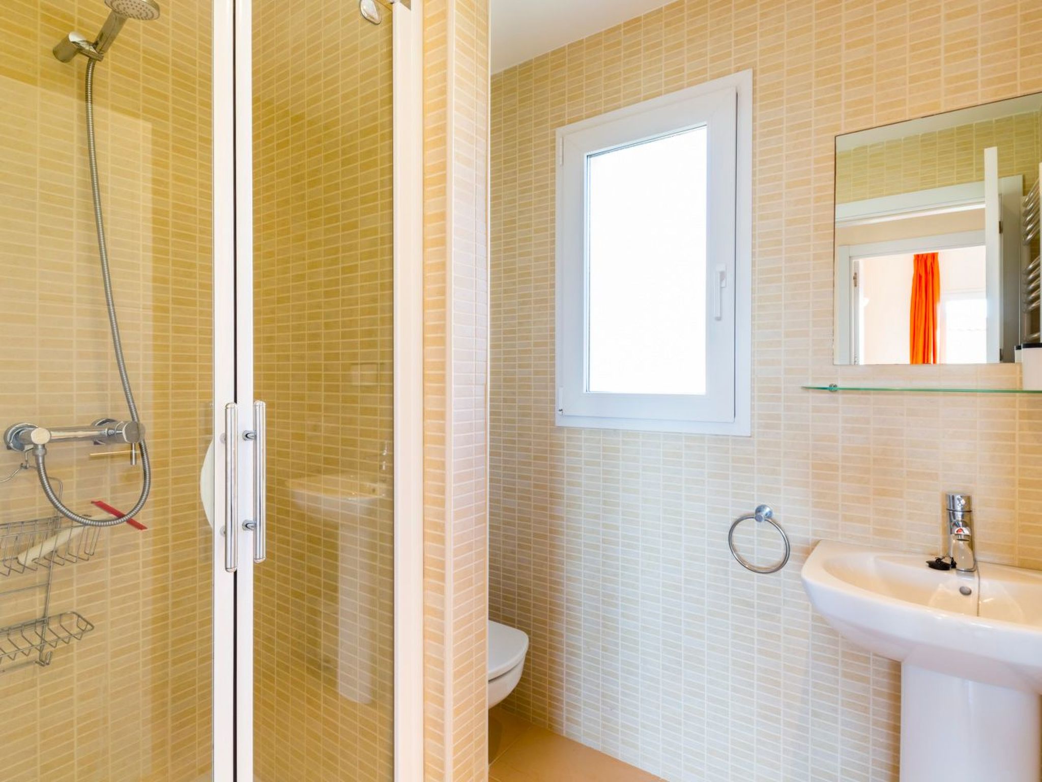 Strandnahes Ferienhaus mit schönem Garten