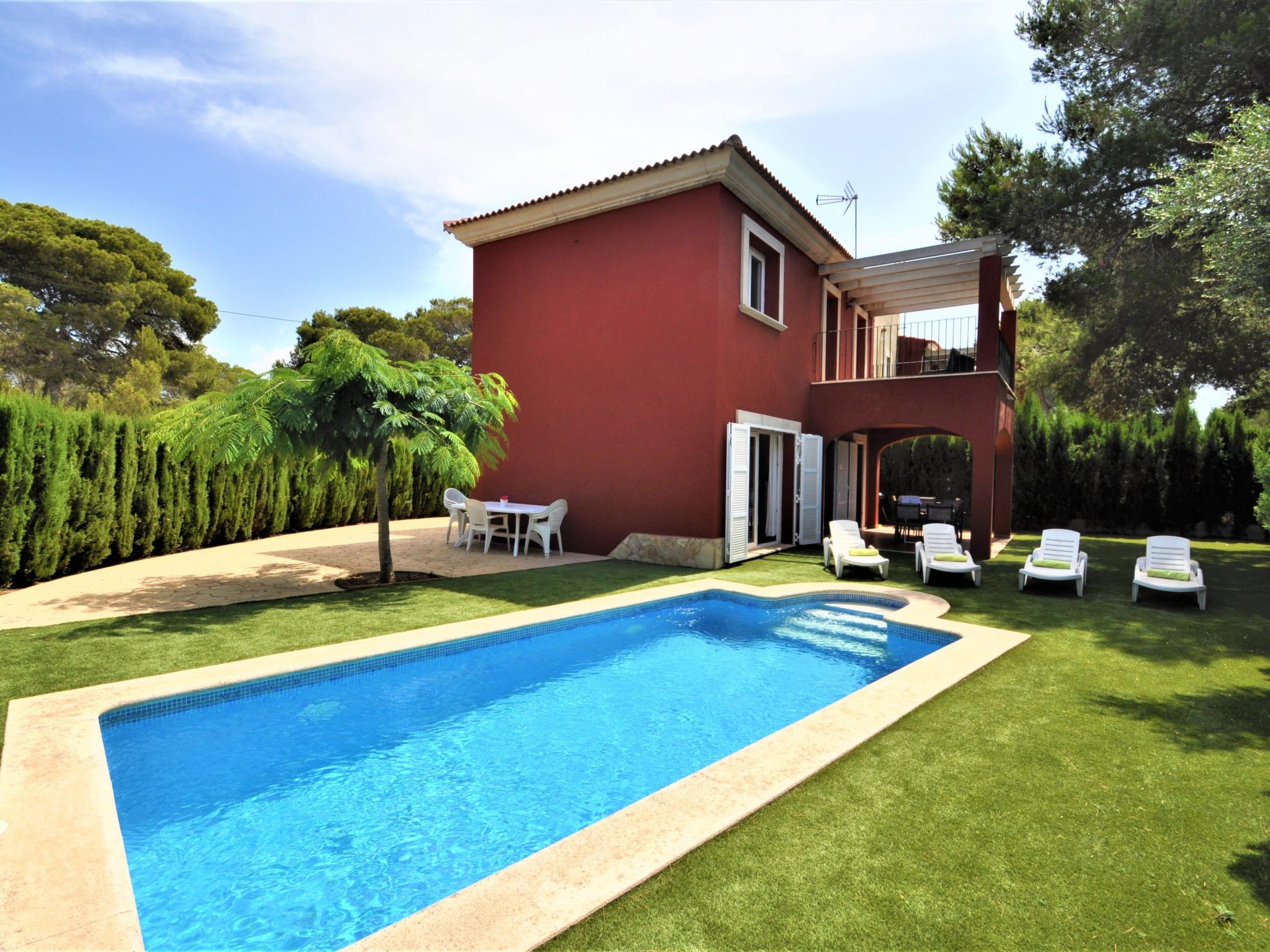 VILLA en Zona residencial tranquila con piscina privada ideal para familias - W