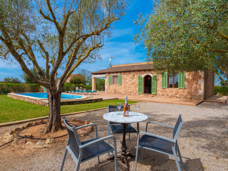Search and Stay destination Illes Balears, IB - Spain from AU$ 349. Marineta