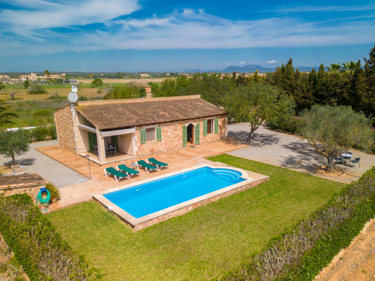 Search and Stay destination Illes Balears, IB - Spain from AU$ 349. Marineta