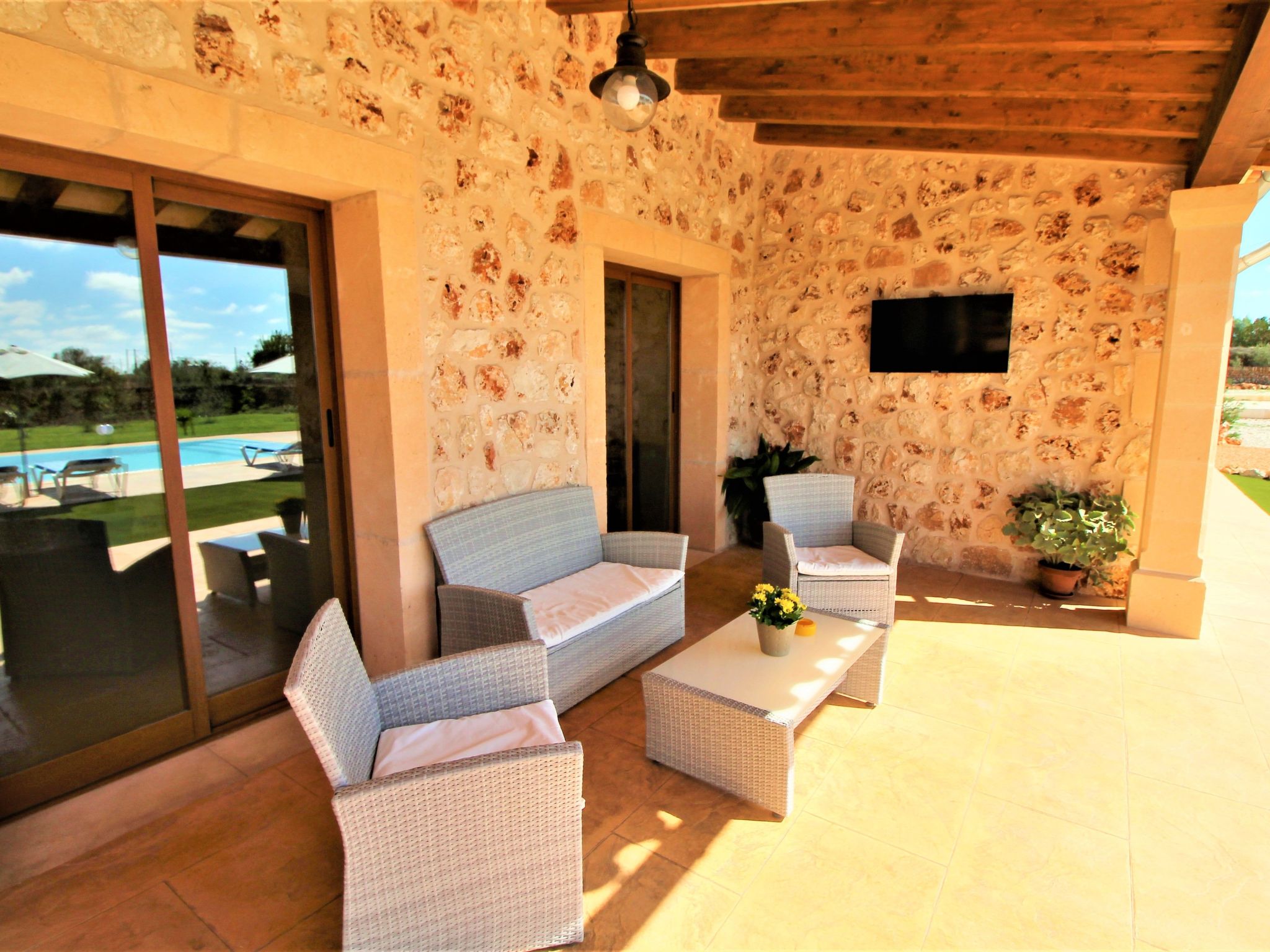 Son Pieres Nou-Binnen