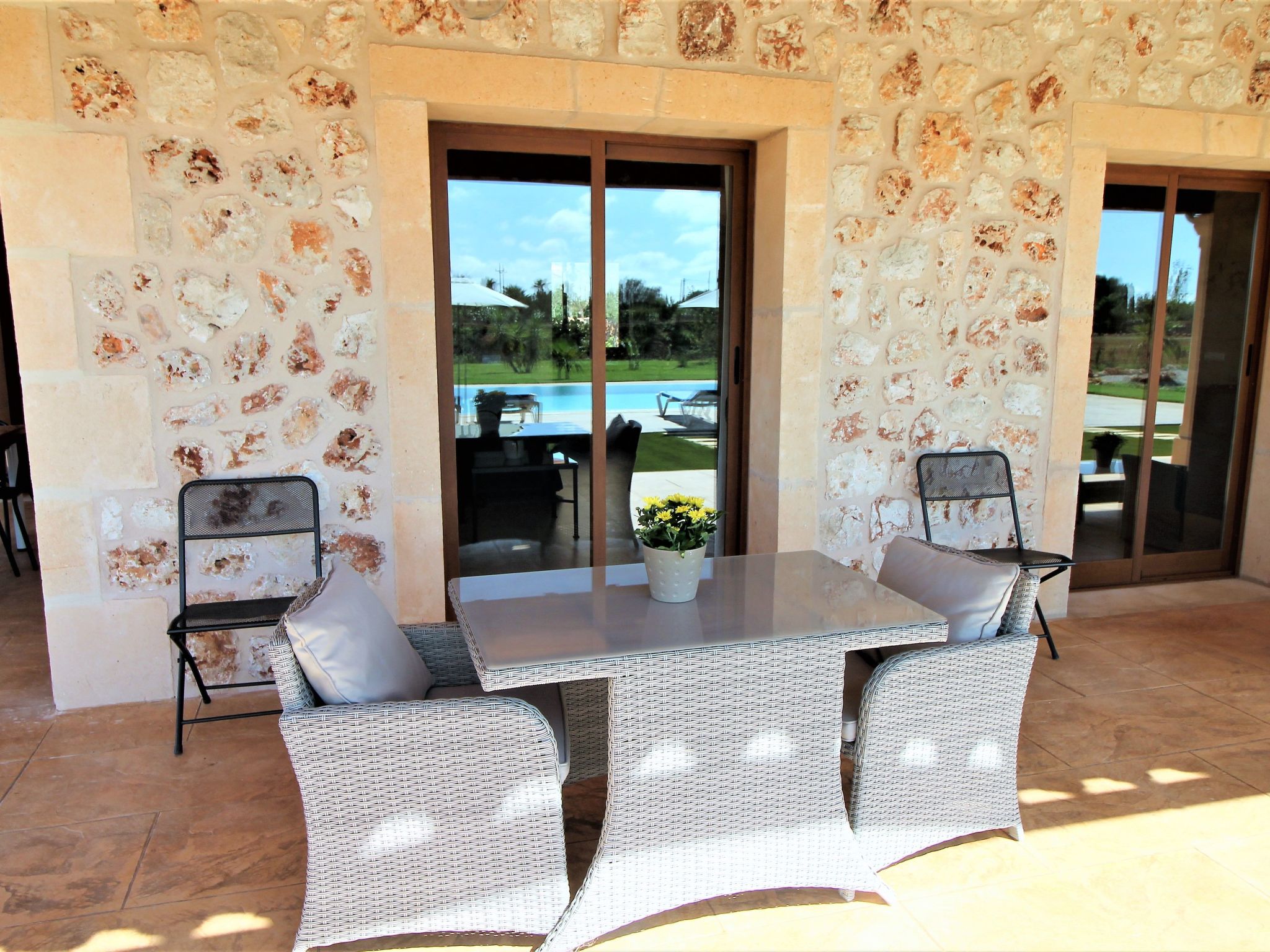 Son Pieres Nou-Binnen