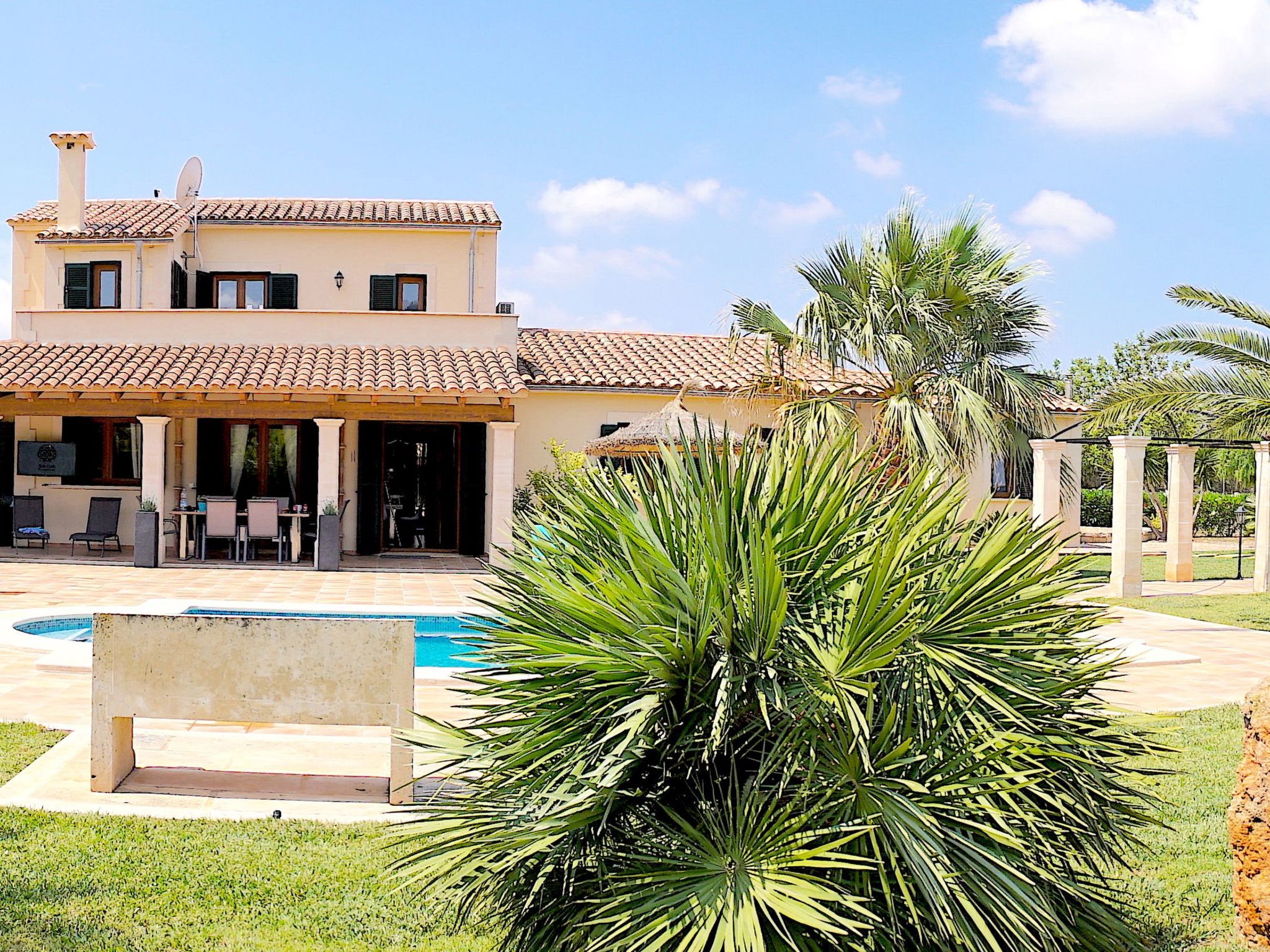 Nettes Ferienhaus in Llucmajor mit Großer Terrasse
