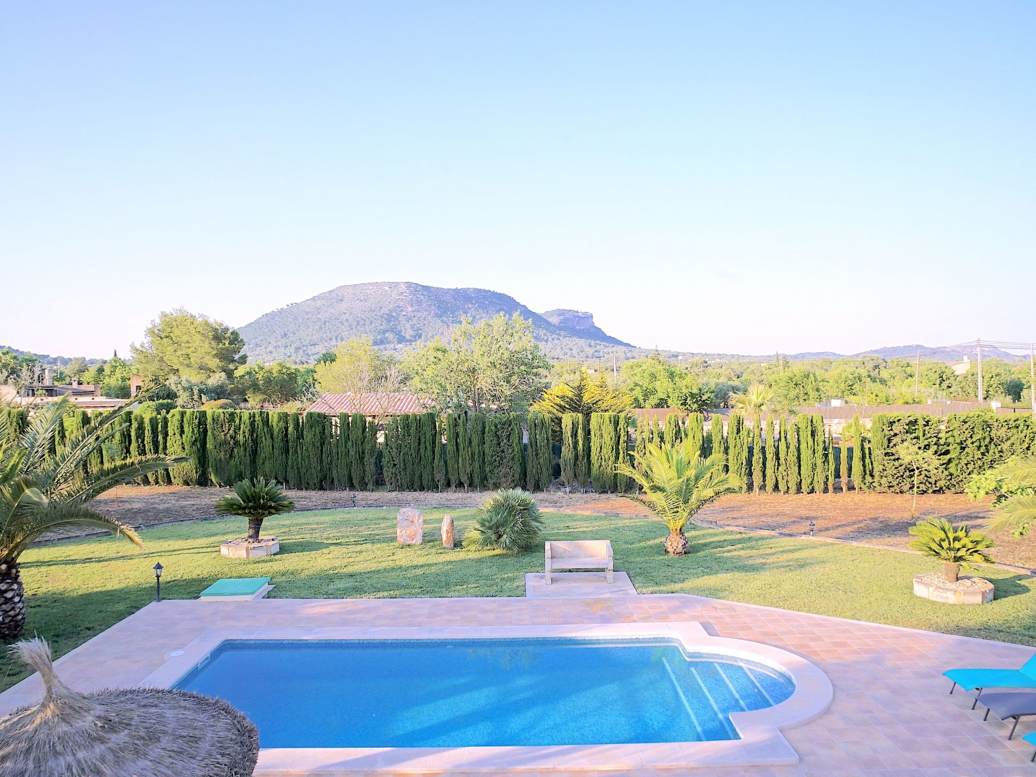 Nettes Ferienhaus in Llucmajor mit Großer Terrasse-Dehors