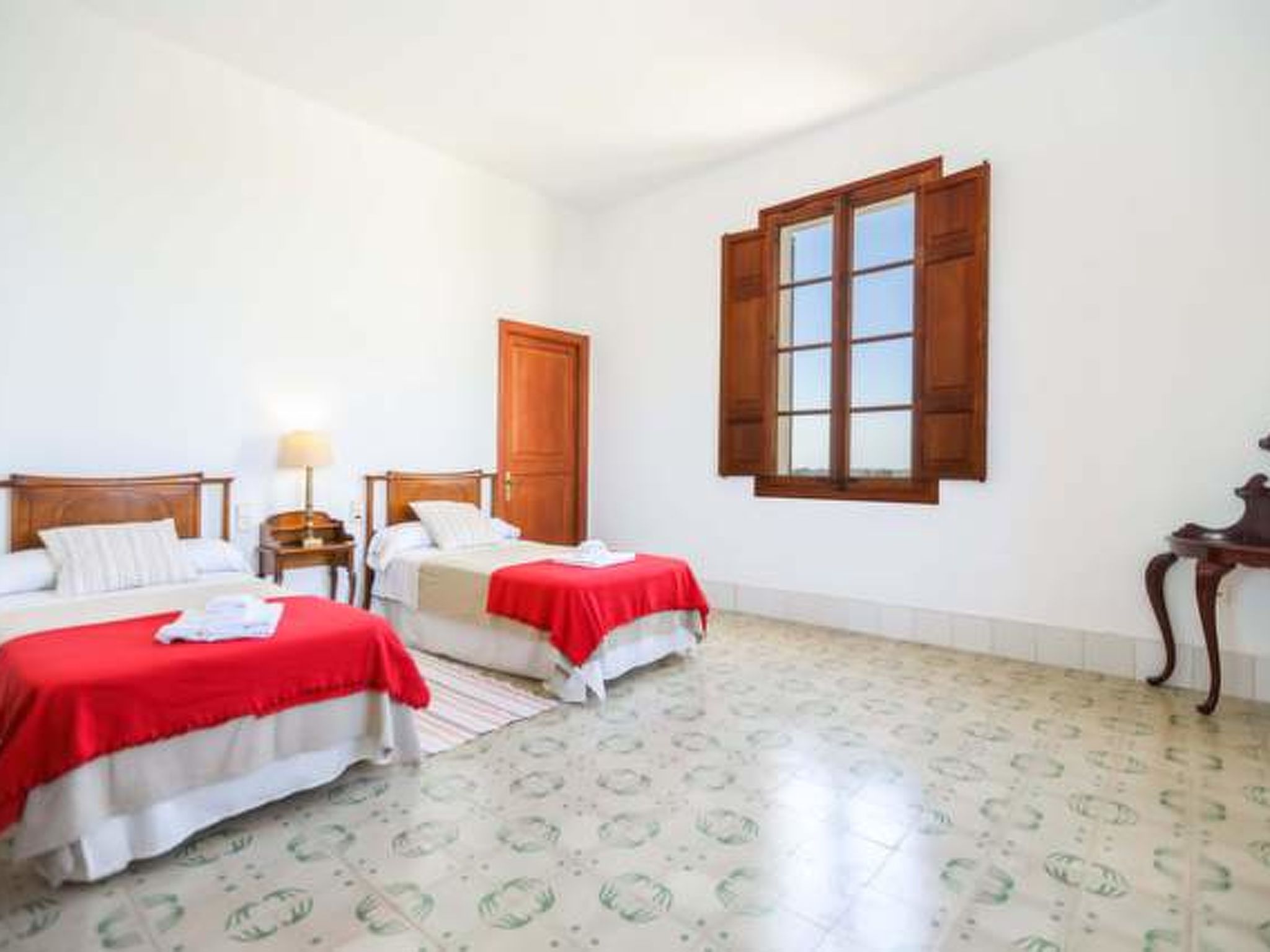 Granada - Inside