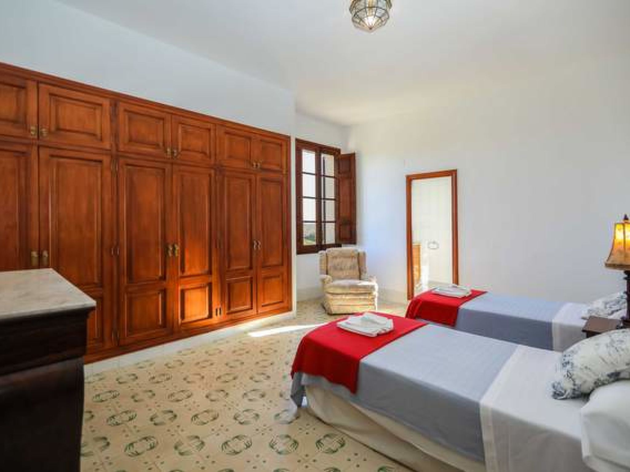 Granada - Inside