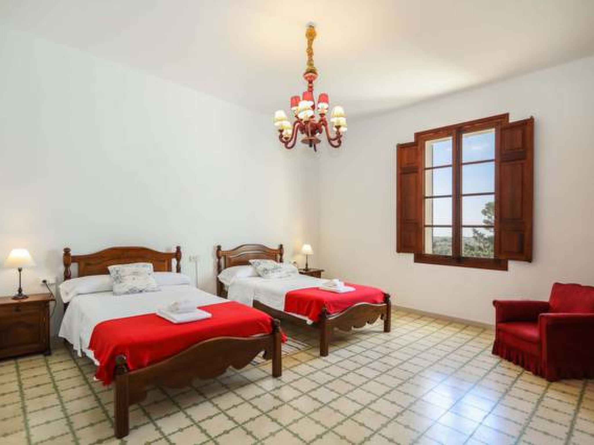 Granada - Inside
