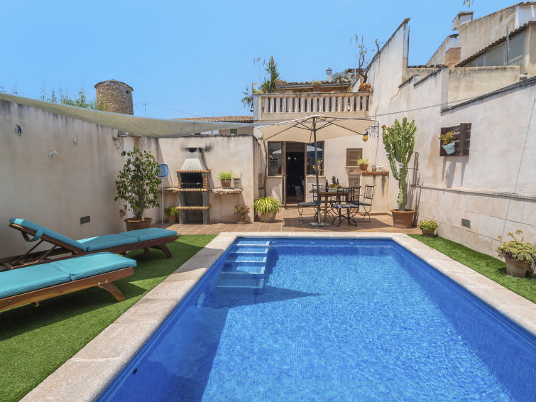 Centraal gelegen vakantiehuis Pueblo in Porreres met privézwembad in Porreres