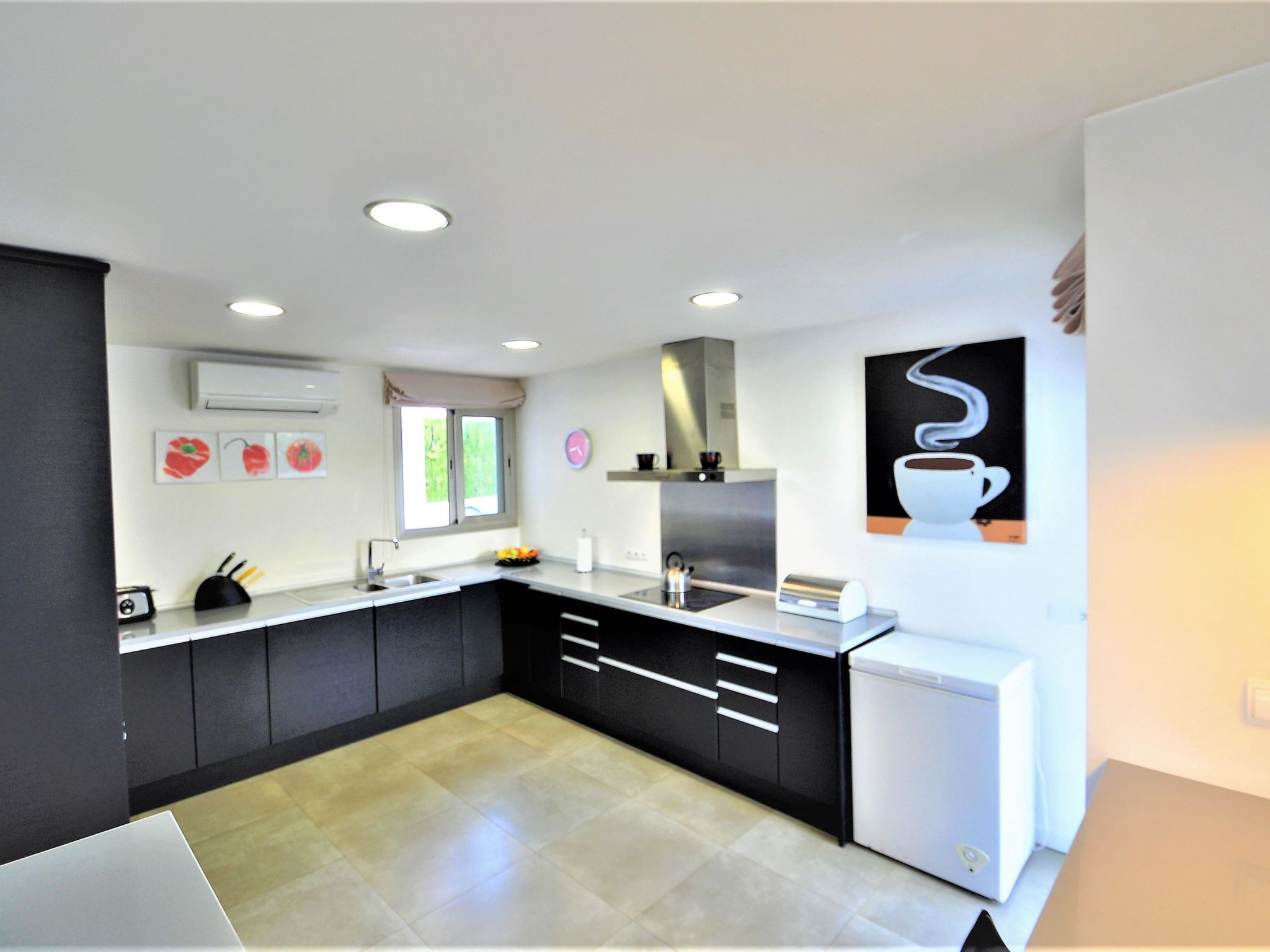 Moderna Villa cerca del golf y con piscina privada, ideal para familias - ofert - Inside