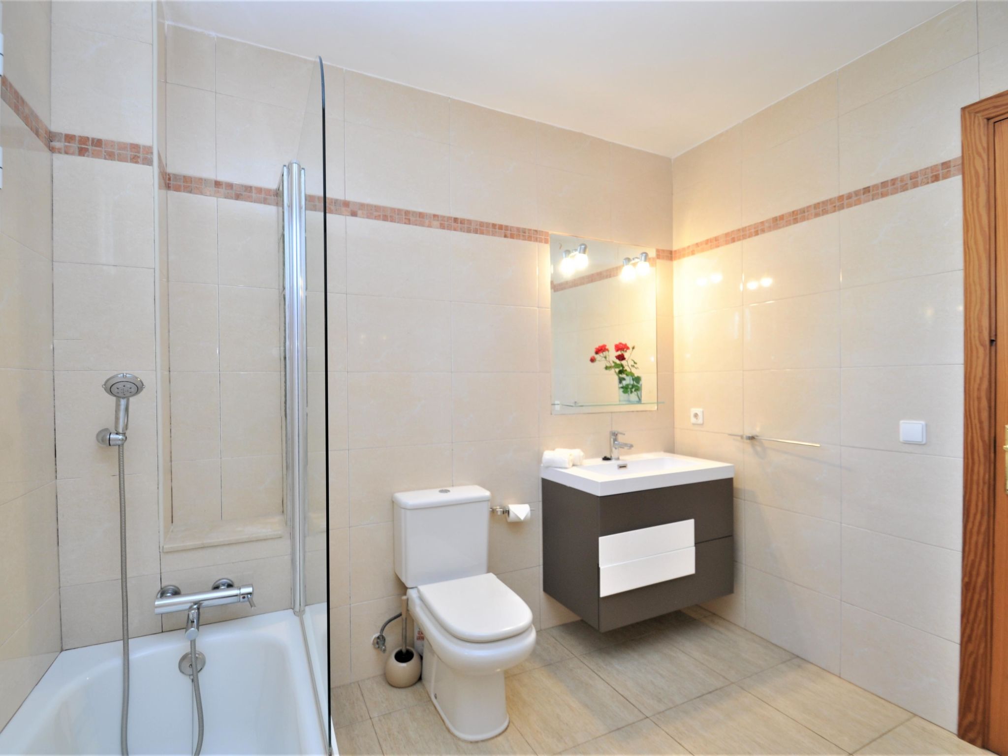 VILLA HUGO Casa en zona residencial tranquila Bahía Grande con Piscina Privada. - Inside