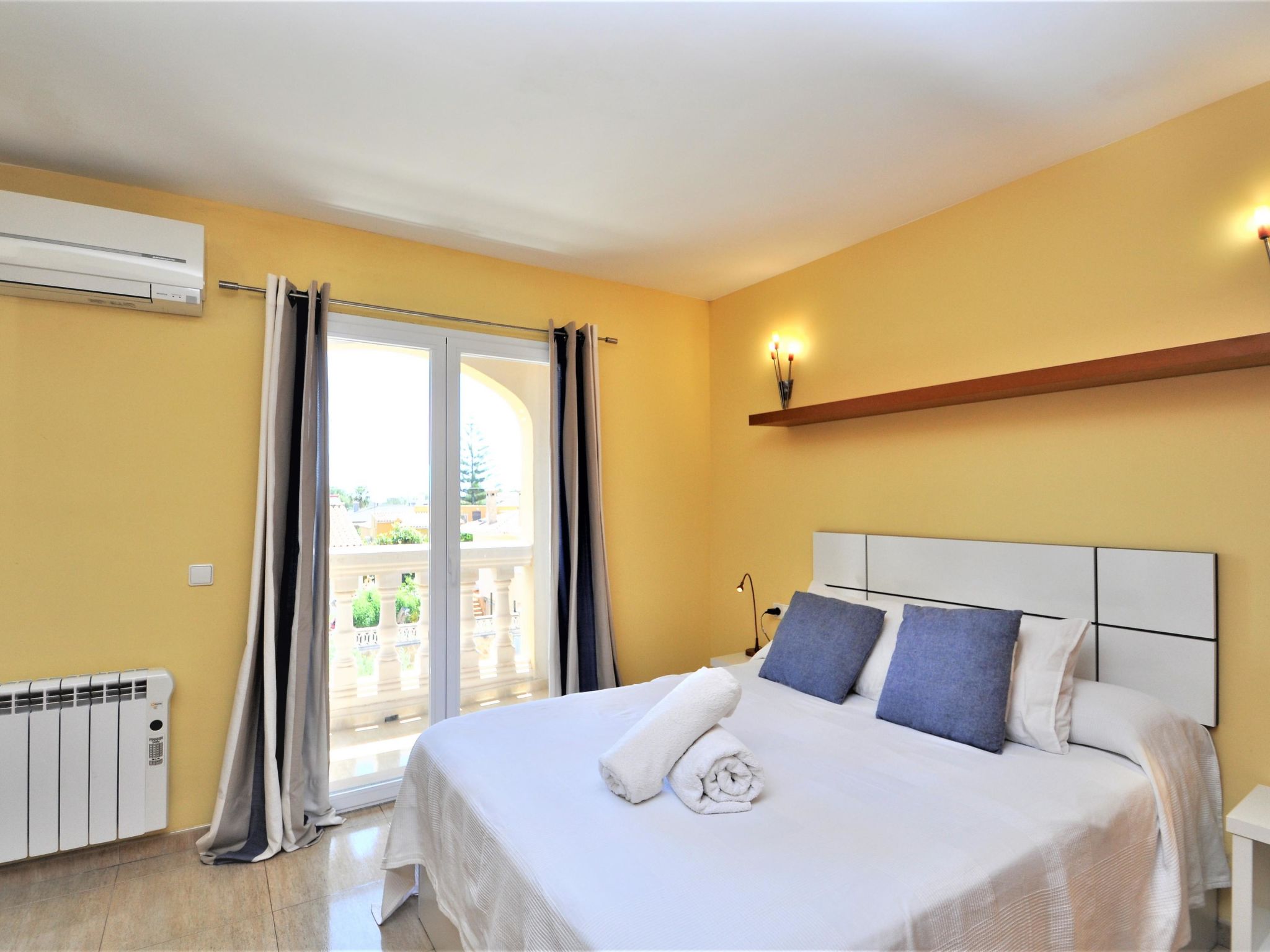 VILLA HUGO Casa en zona residencial tranquila Bahía Grande con Piscina Privada. - Inside