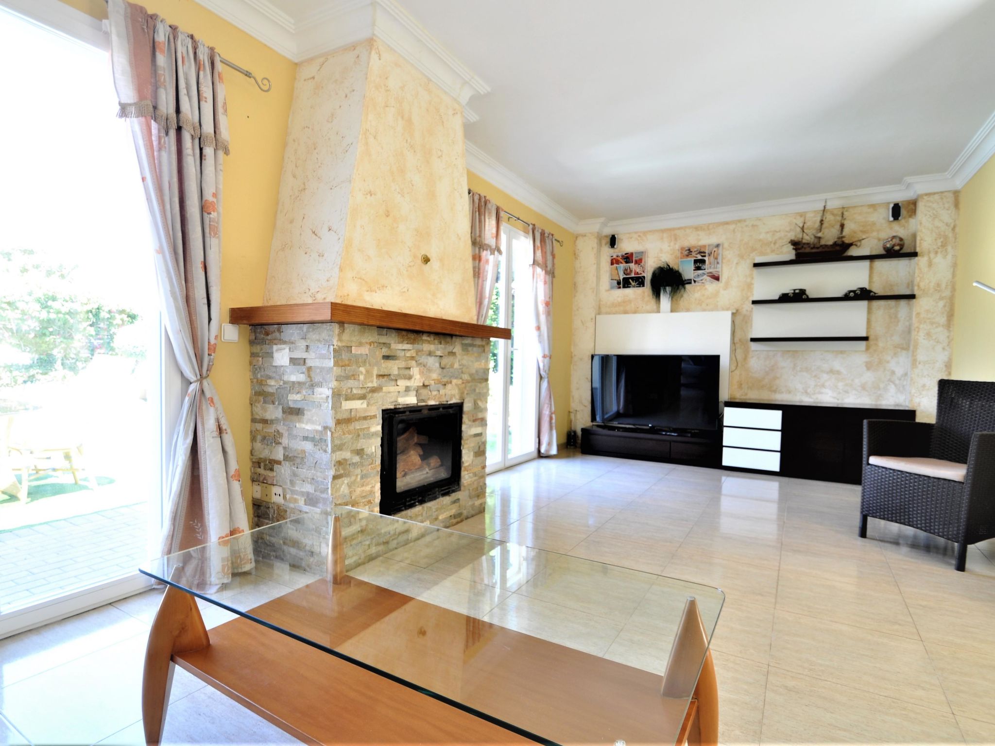 VILLA HUGO Casa en zona residencial tranquila Bahía Grande con Piscina Privada. - Inside