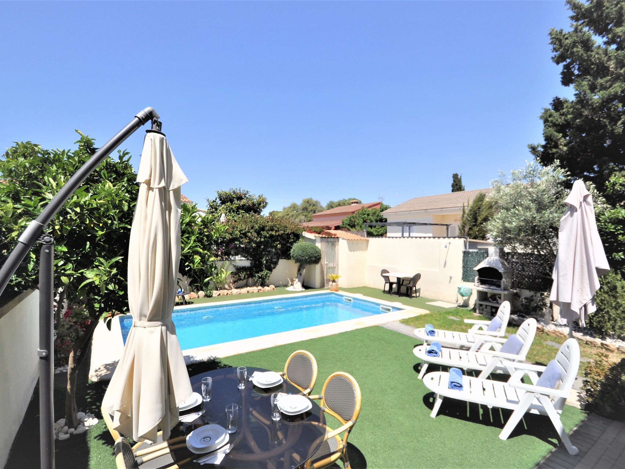 VILLA HUGO Casa en zona residencial tranquila Bahía Grande con Piscina Privada. - Image-tags.info