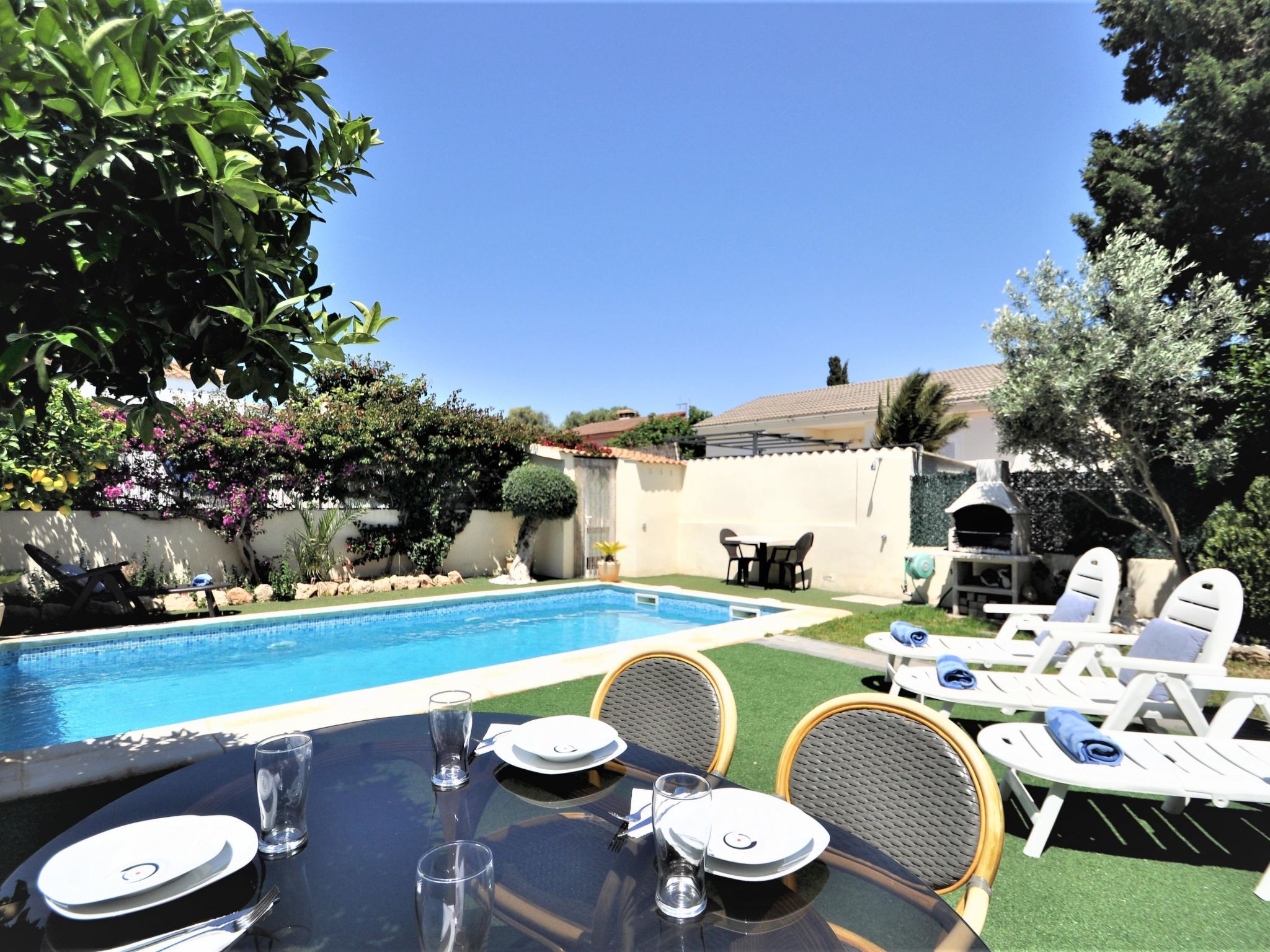 VILLA HUGO Casa en zona residencial tranquila Bahía Grande con Piscina Privada.