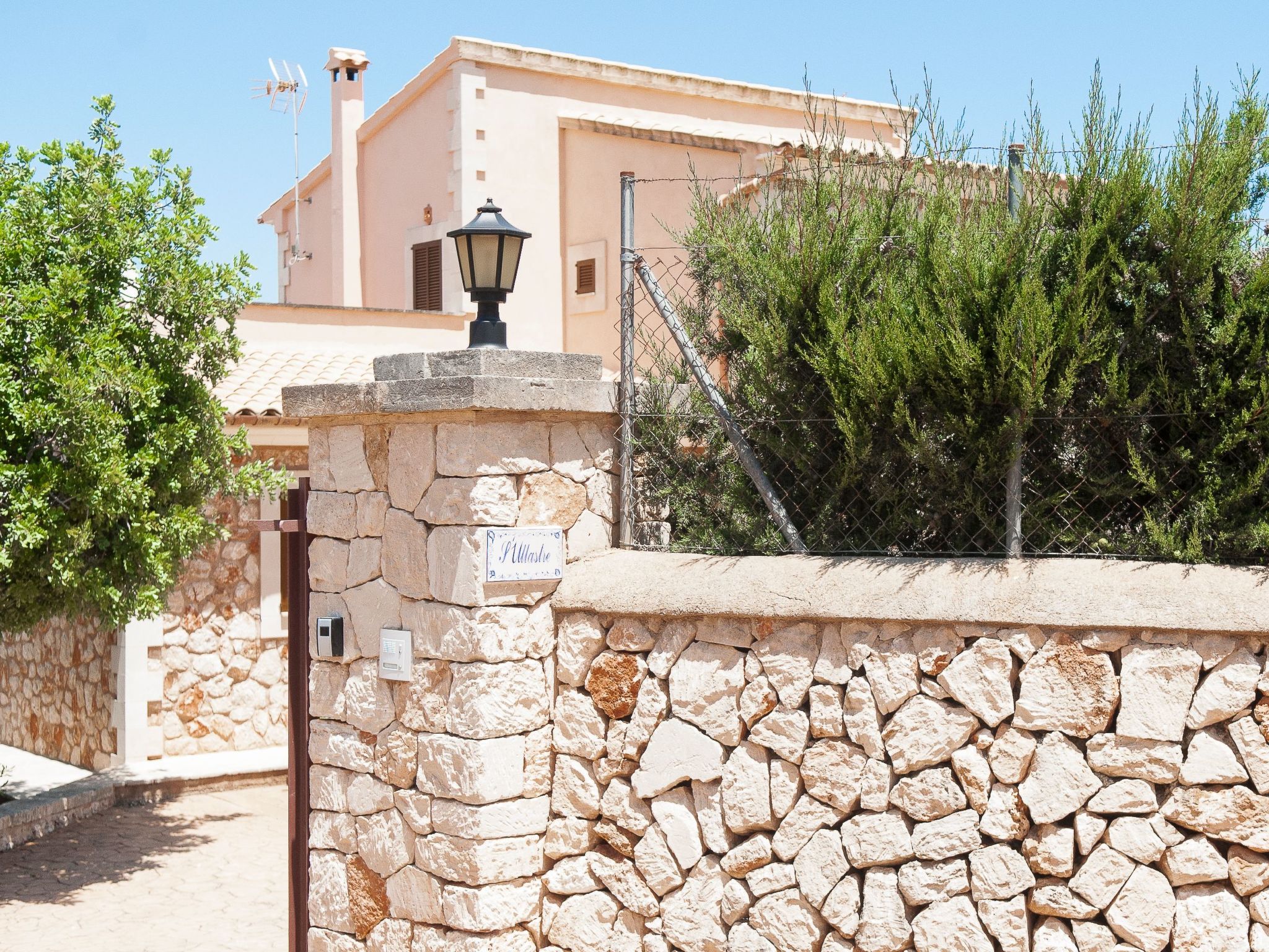 Ullastre-Image-tags.info