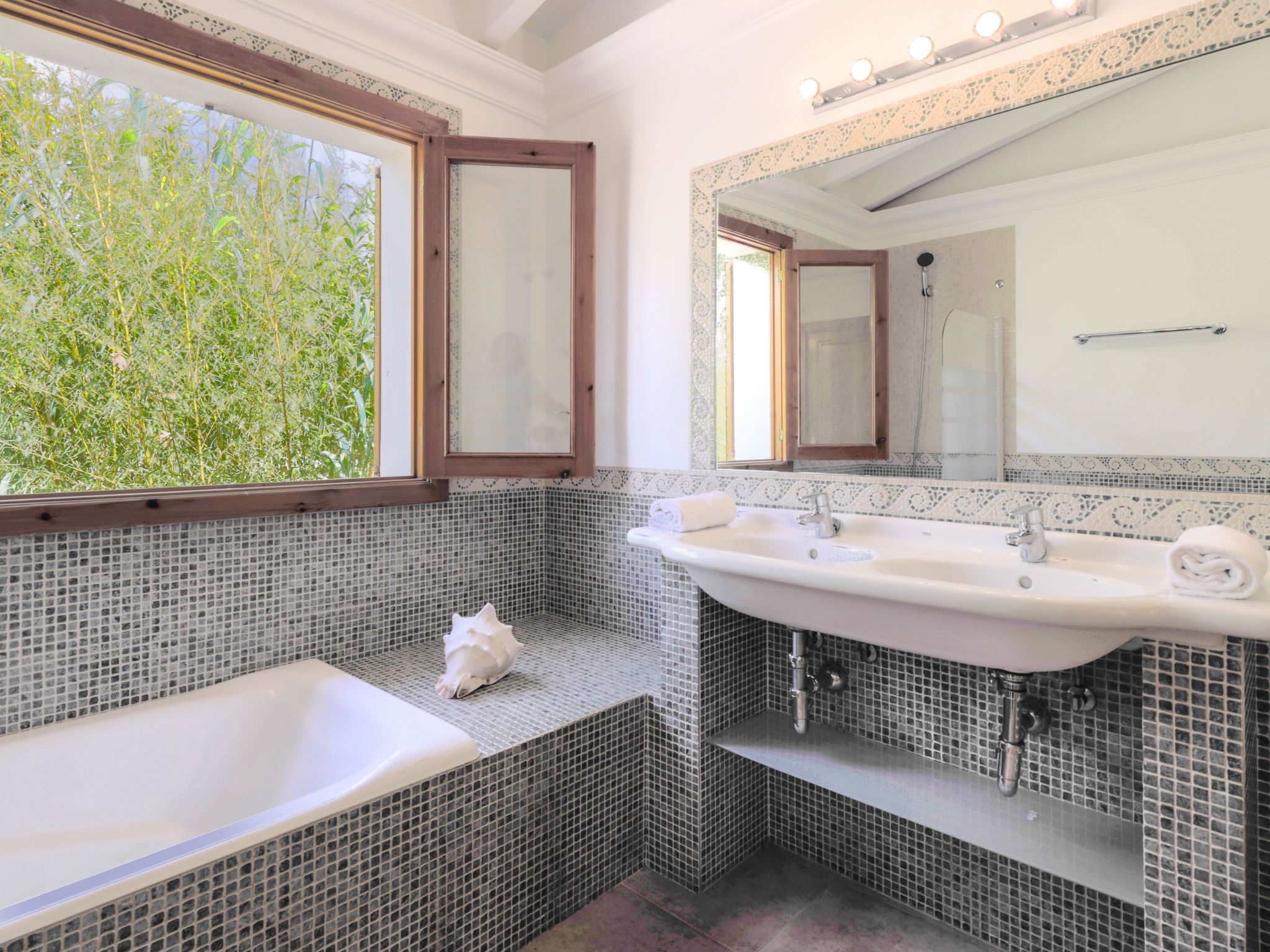 Parra-Image-tags.info