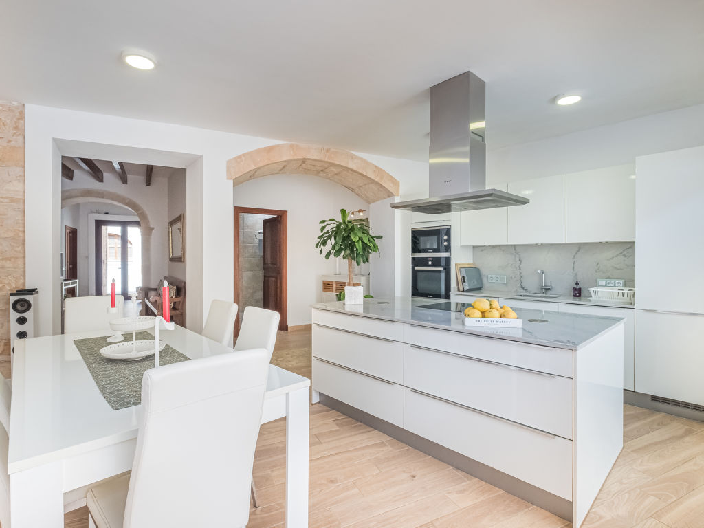 Cordella — Kitchen / Dining Room