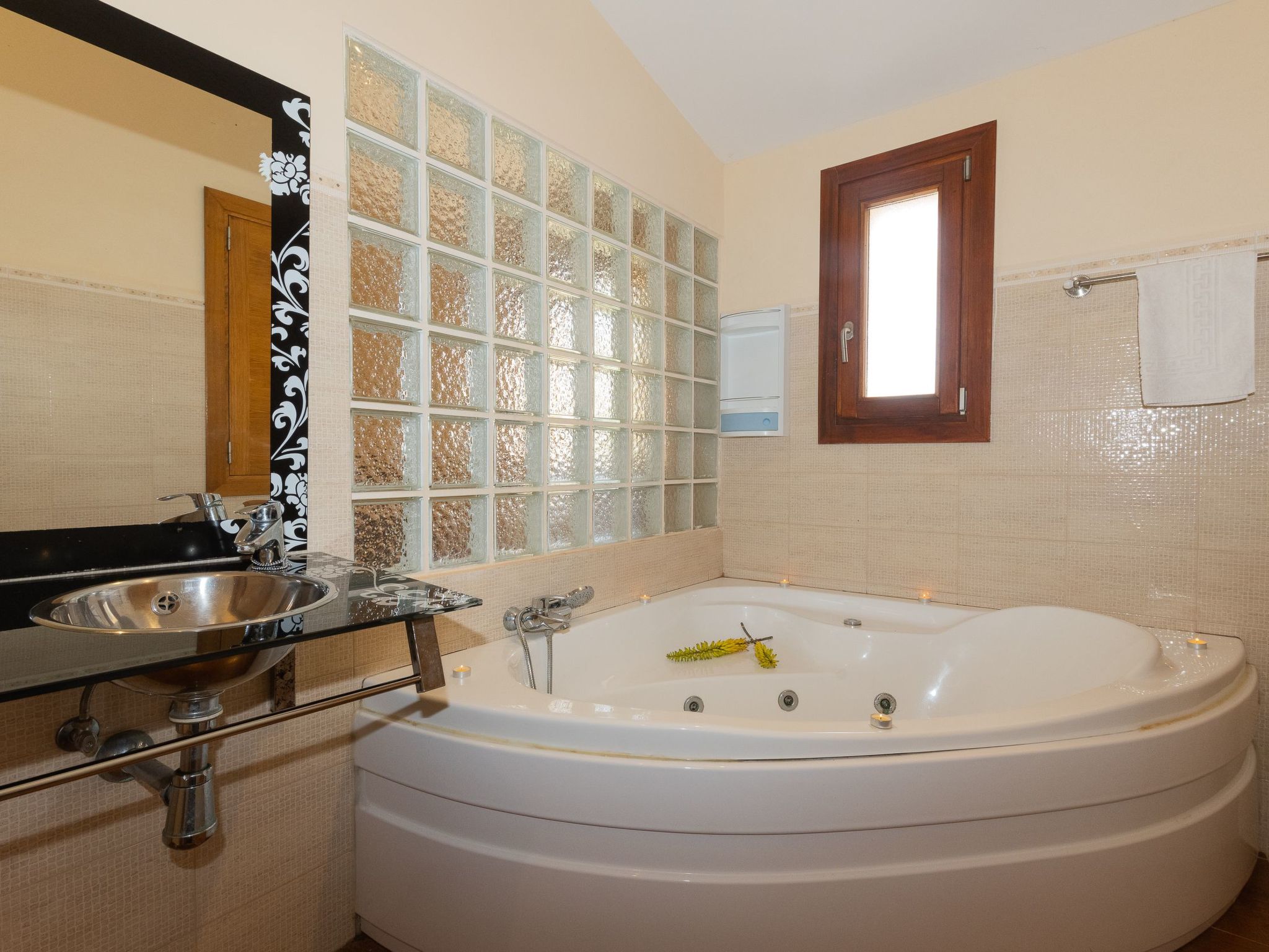 Angoixes-Image-tags.info