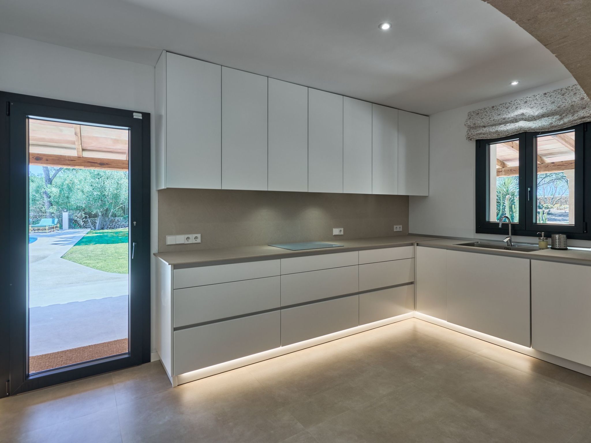 Rotes-Image-tags.info