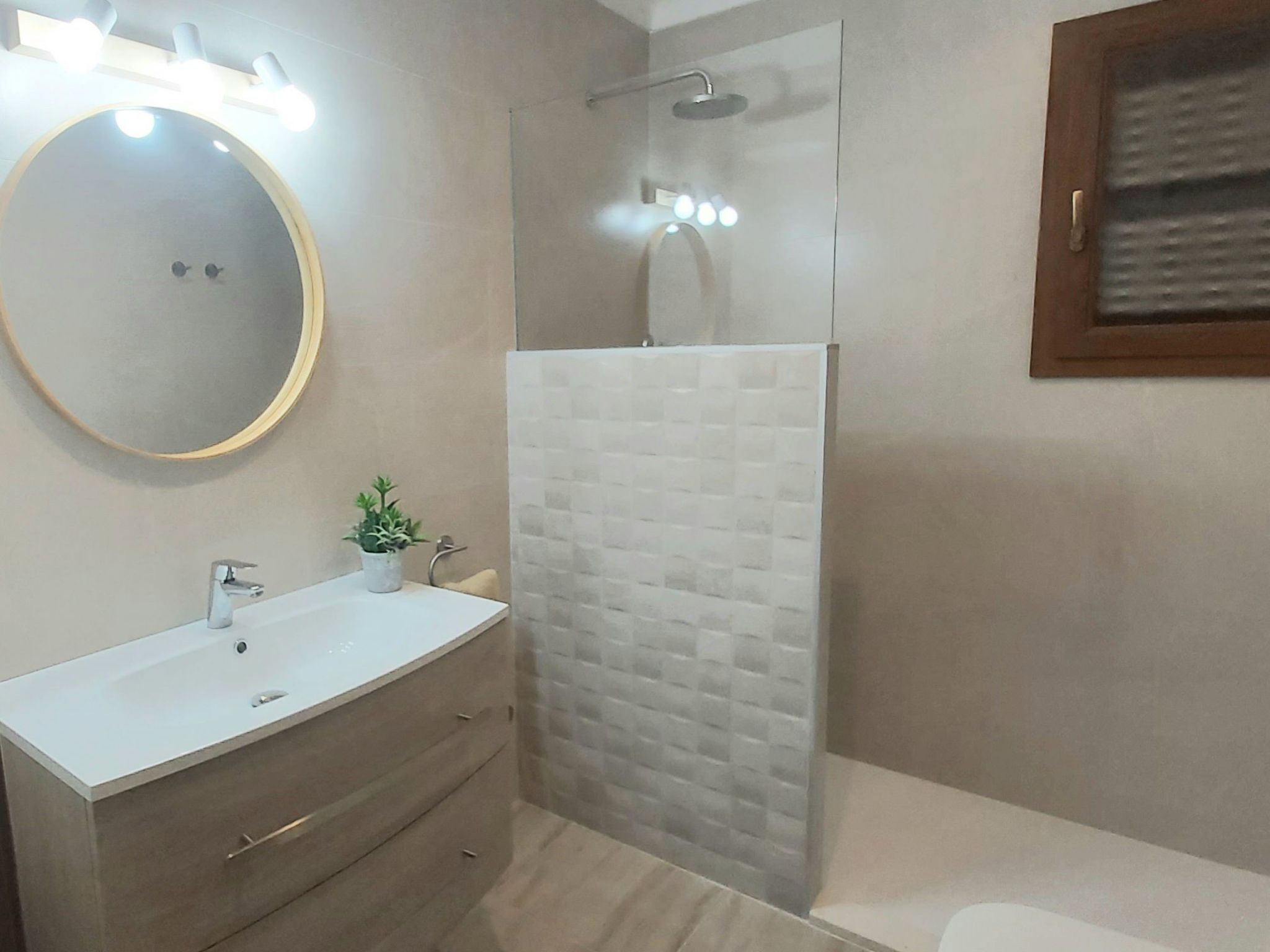 Delfin-Image-tags.info