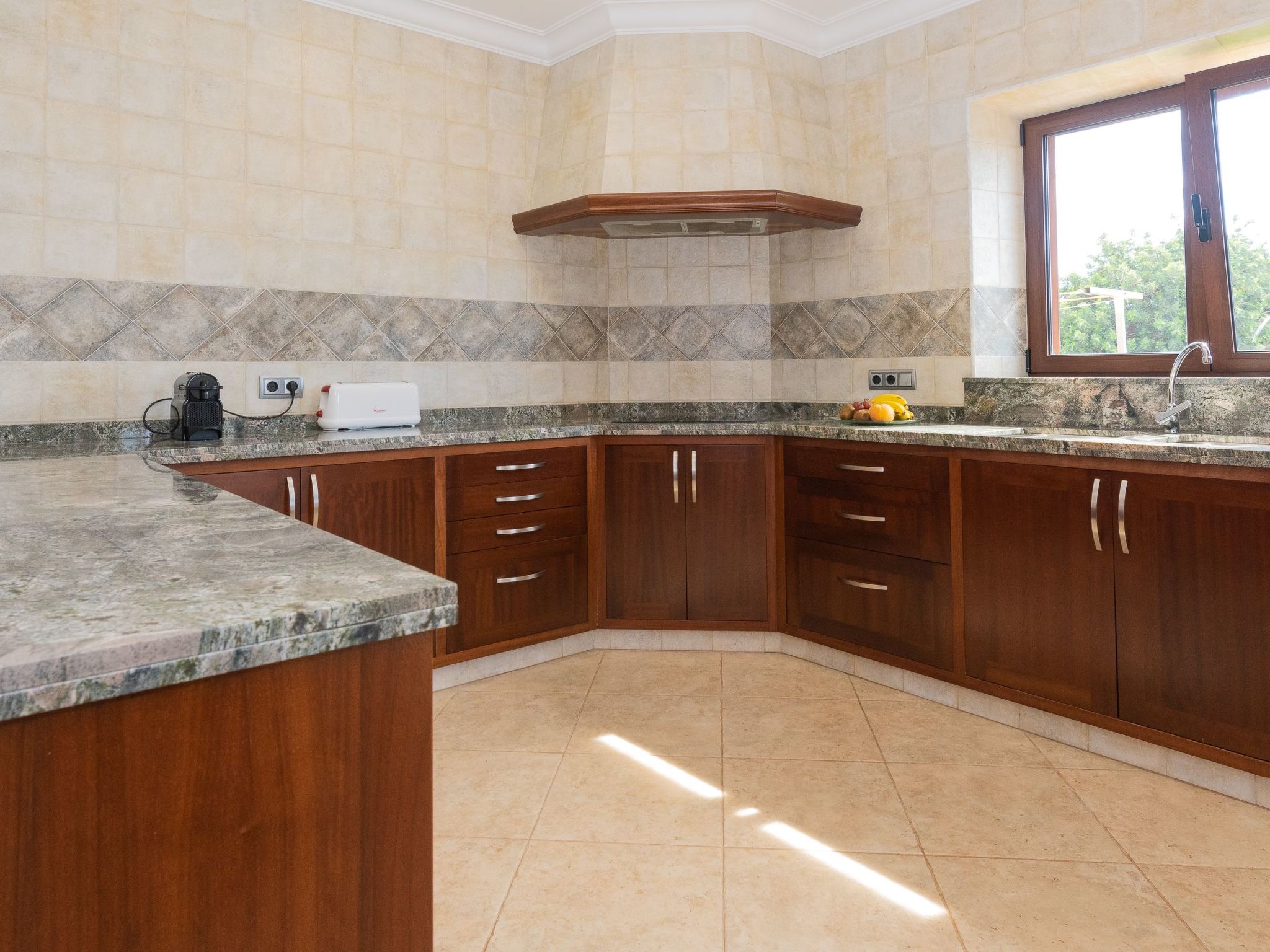 Bassa-Image-tags.info