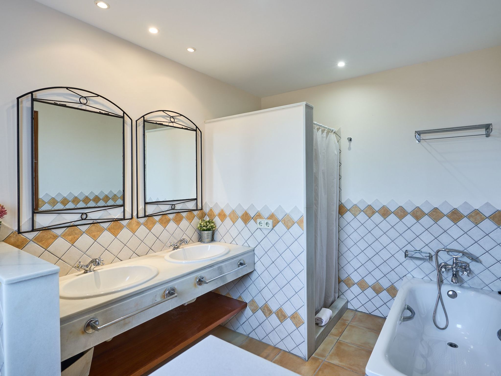 Fandango-Image-tags.info