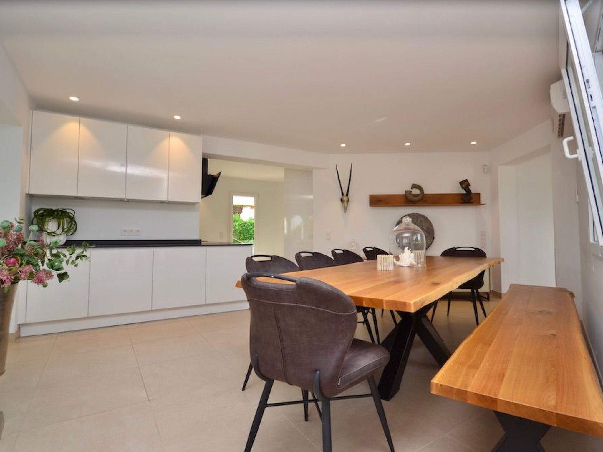 Esmeralda-Image-tags.info