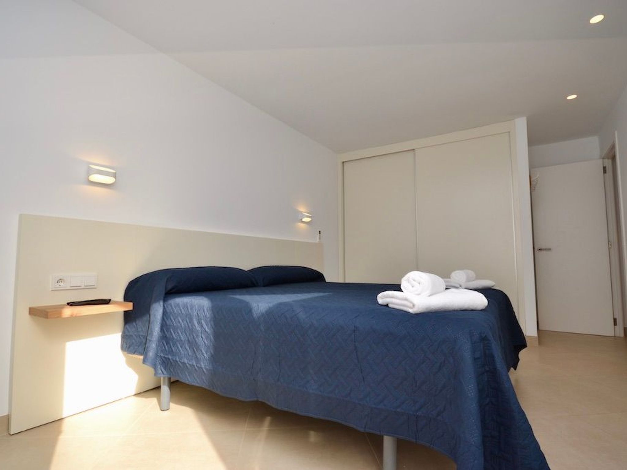 Esmeralda-Image-tags.info