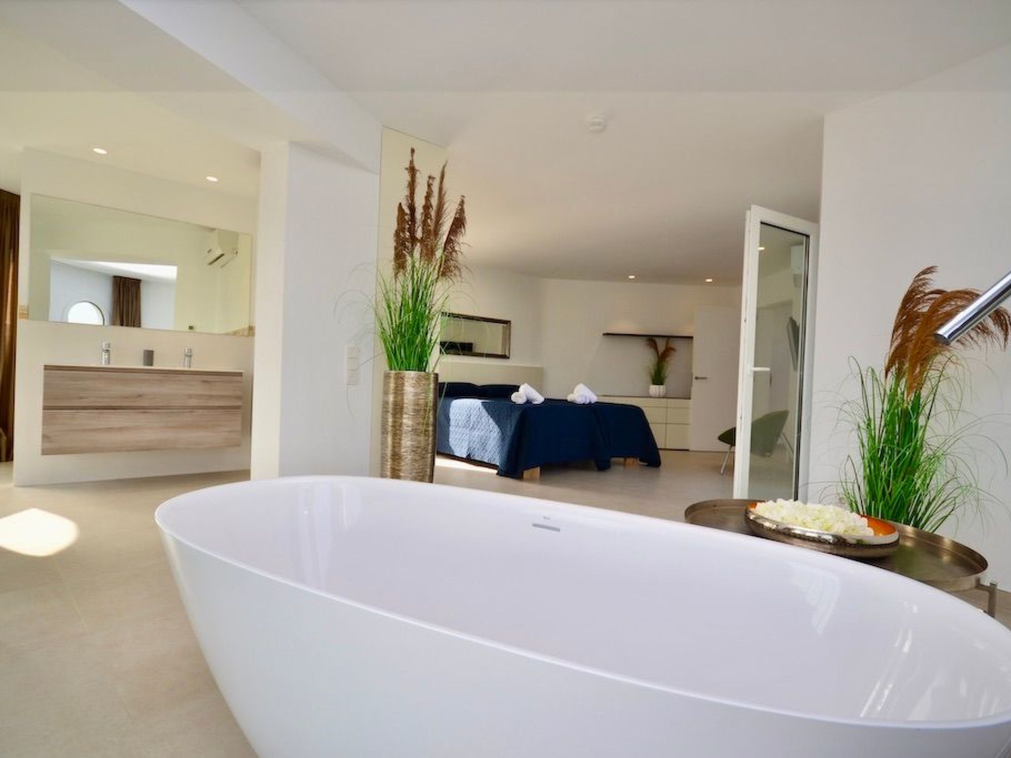 Esmeralda-Image-tags.info