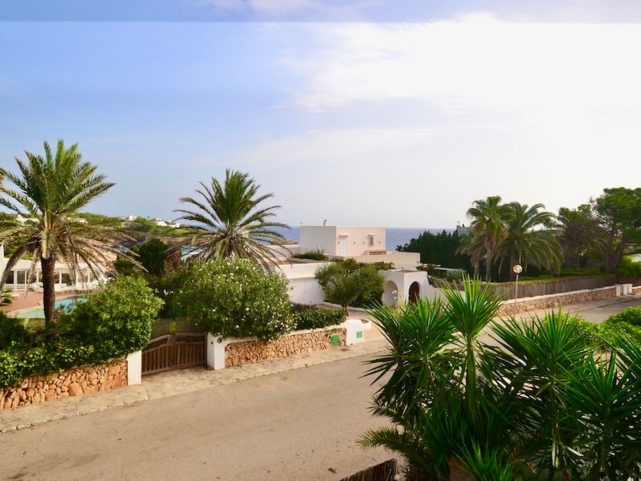 Esmeralda-Image-tags.info