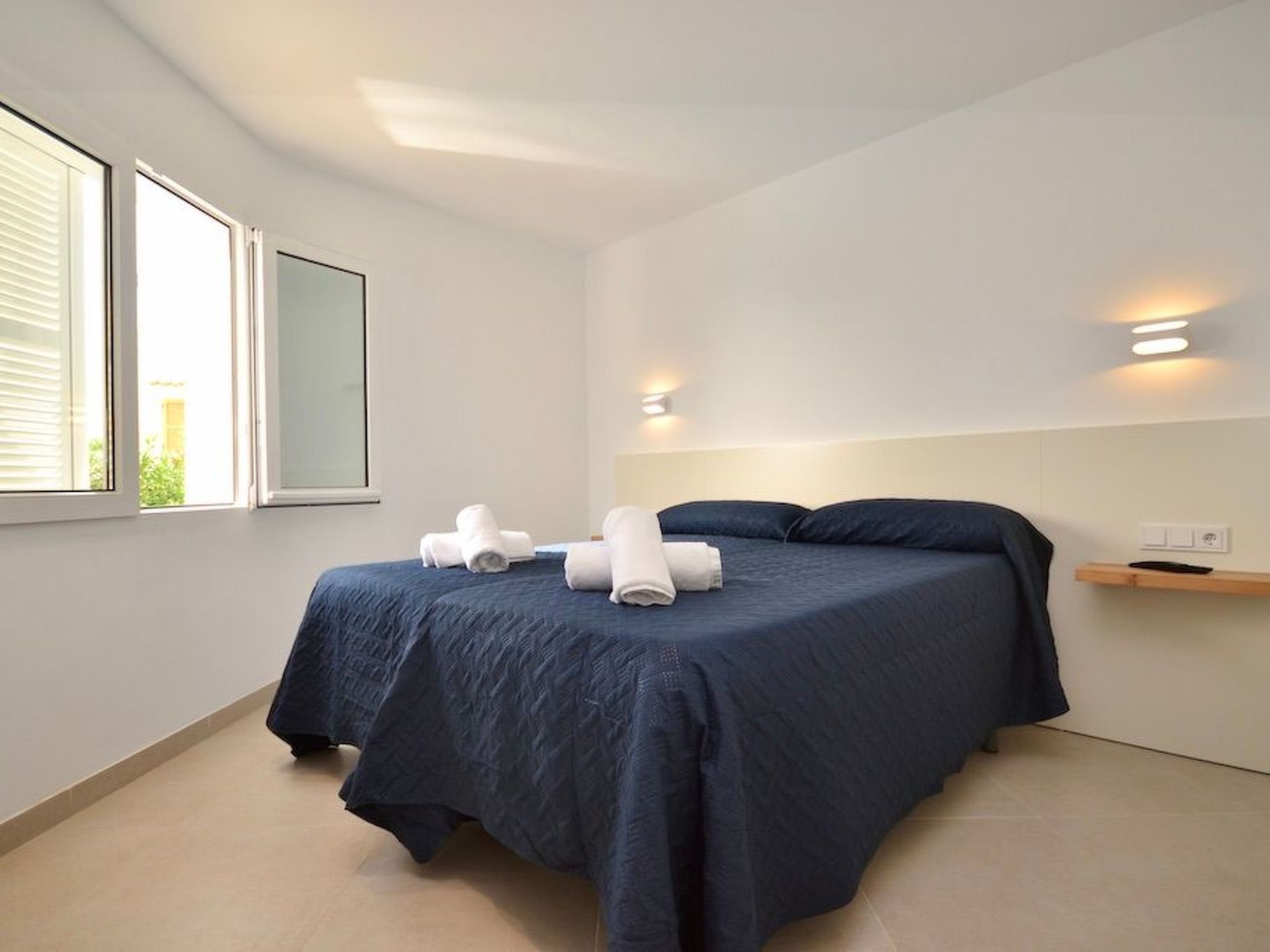 Esmeralda-Image-tags.info