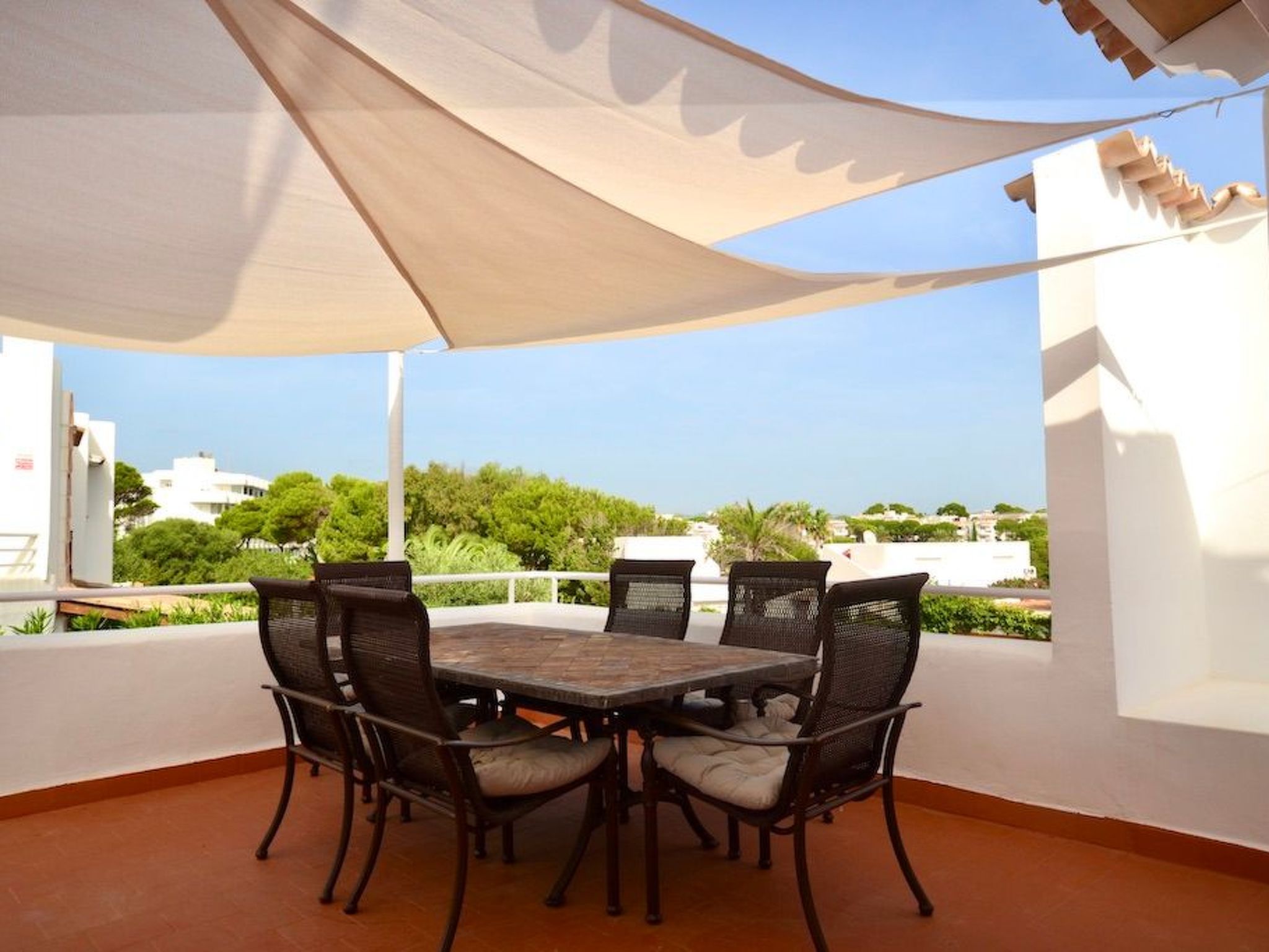 Esmeralda-Image-tags.info