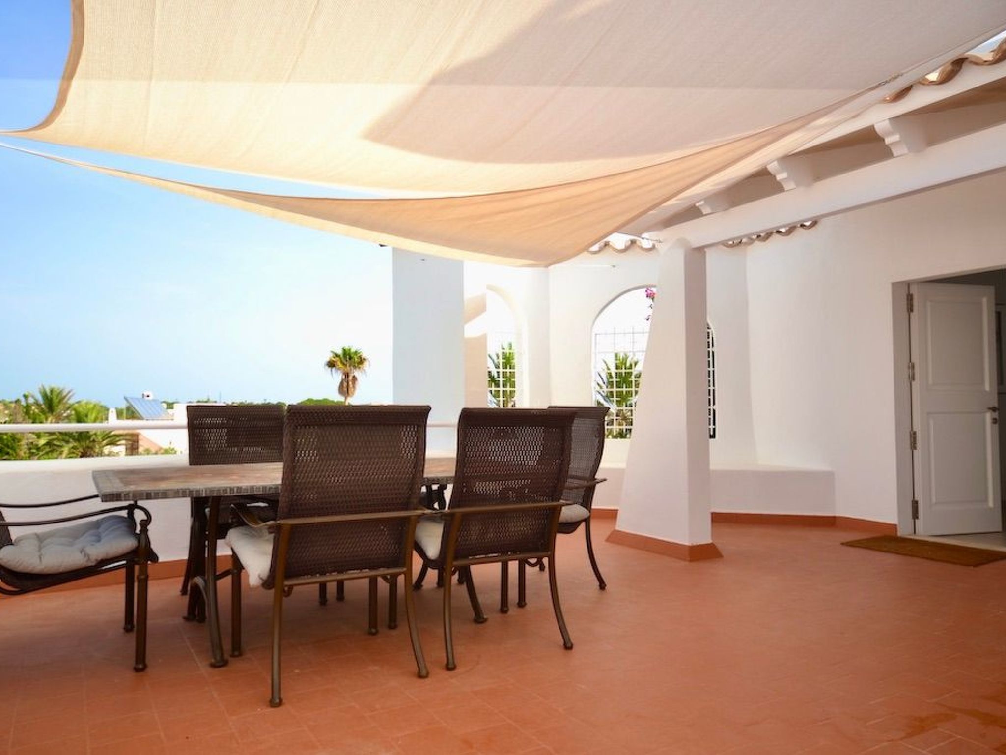 Esmeralda-Image-tags.info